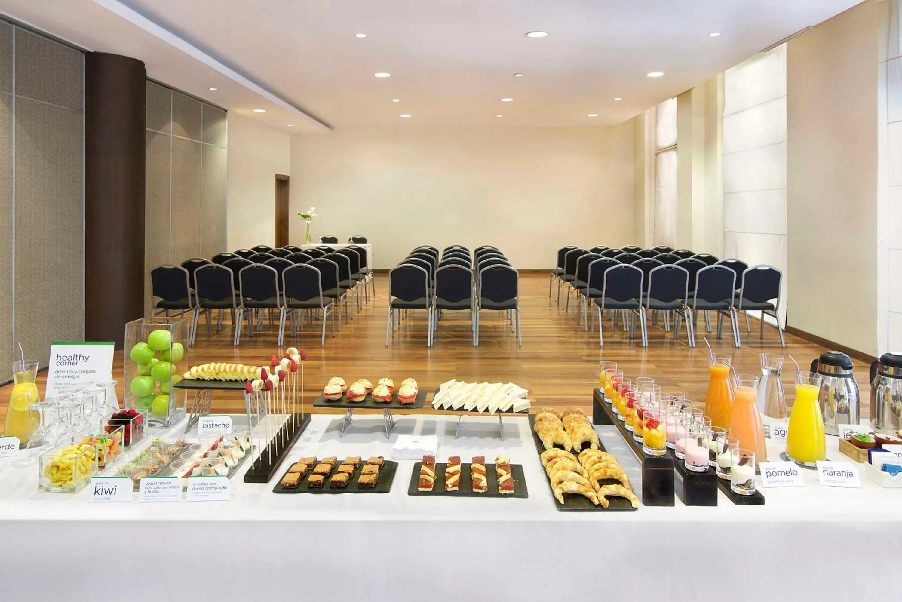 Meeting/conference room in NH Mendoza Cordillera