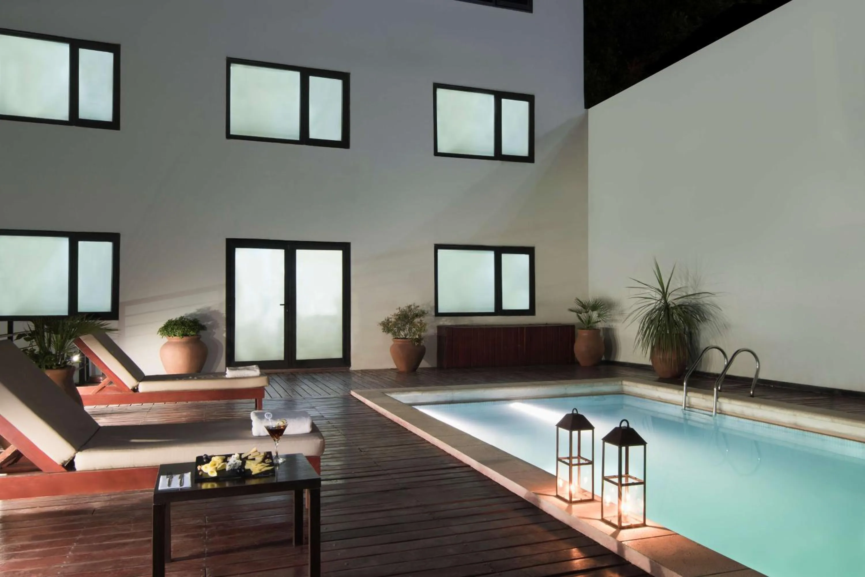 Pool view in NH Mendoza Cordillera