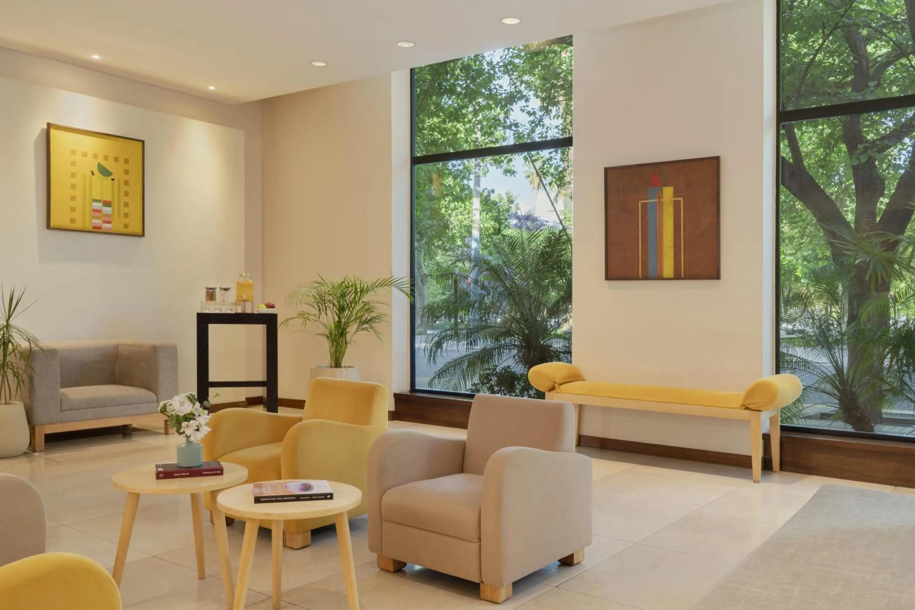 Lobby or reception in NH Mendoza Cordillera