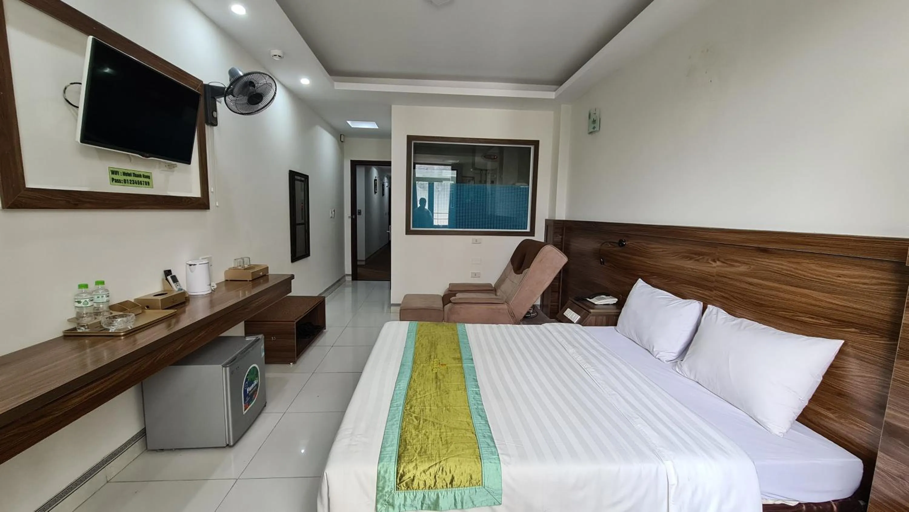 Bedroom, Bed in Thanh Hang Hotel near Emerald My Dinh