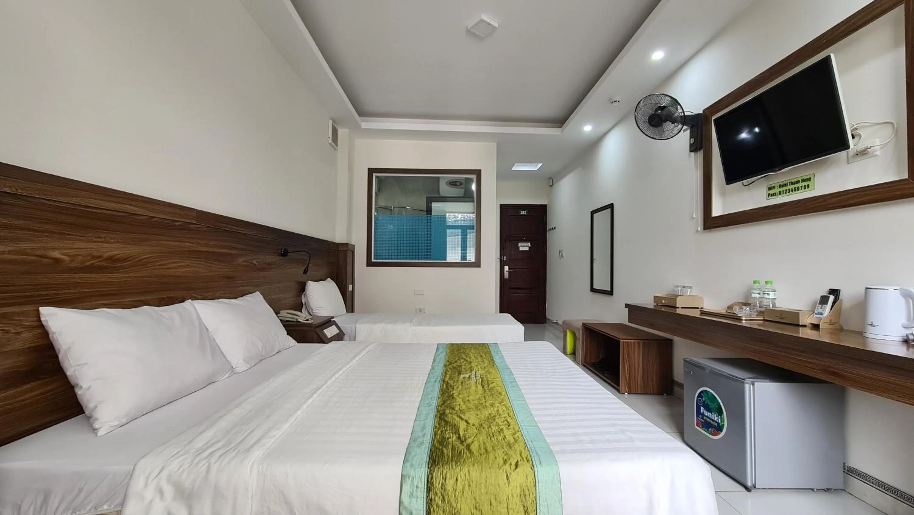 Bedroom, Bed in Thanh Hang Hotel near Emerald My Dinh