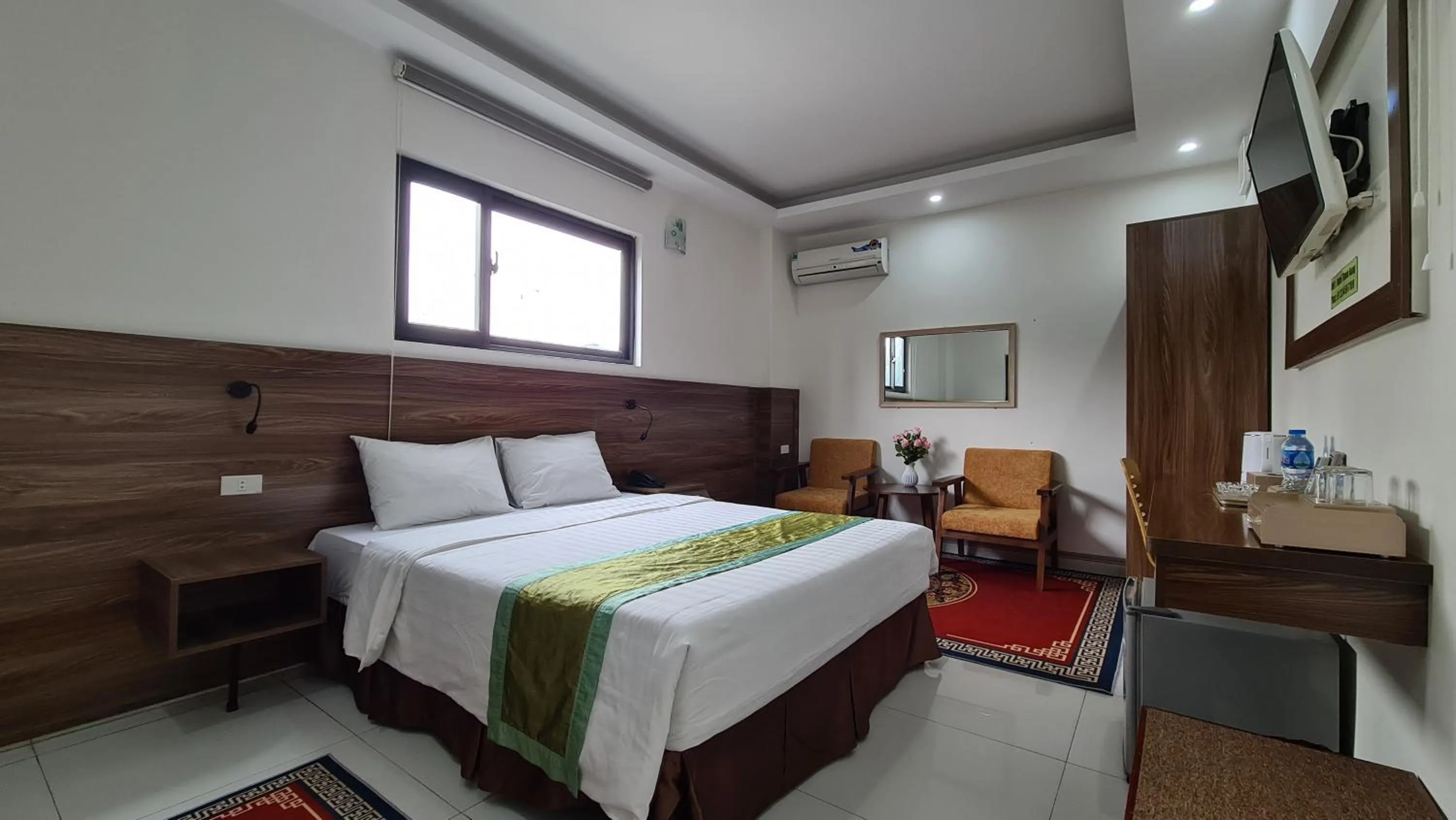 Bedroom, Bed in Thanh Hang Hotel near Emerald My Dinh