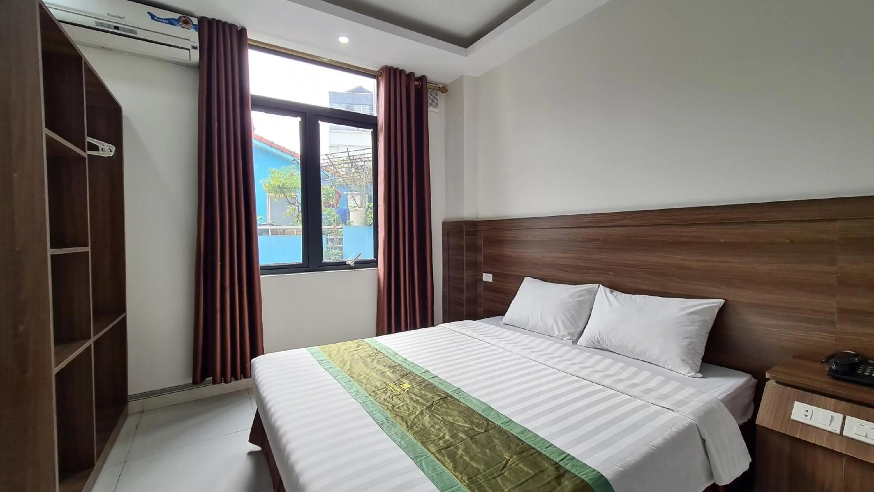 Bedroom, Bed in Thanh Hang Hotel near Emerald My Dinh