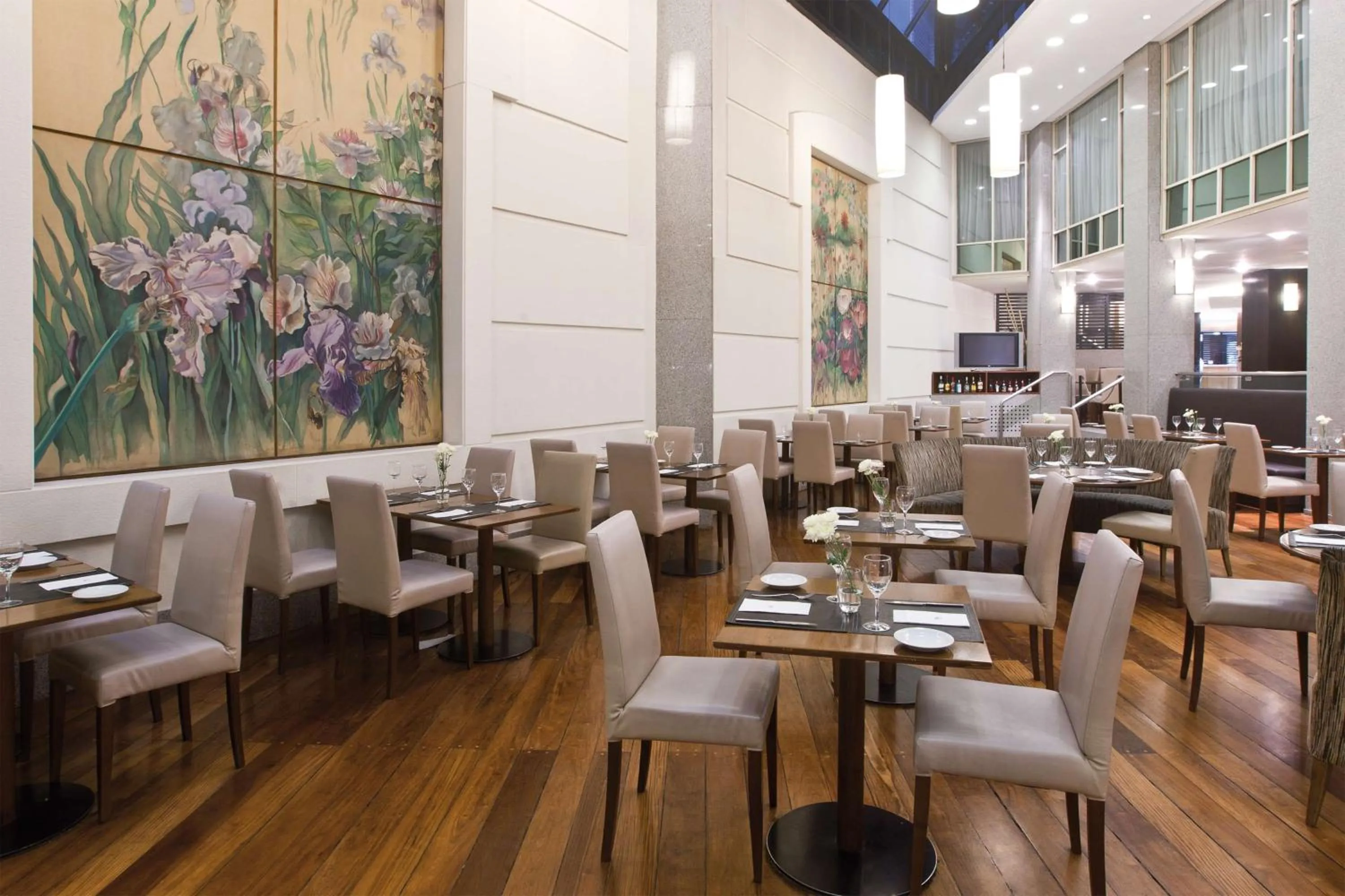 Restaurant/places to eat in NH Córdoba Panorama