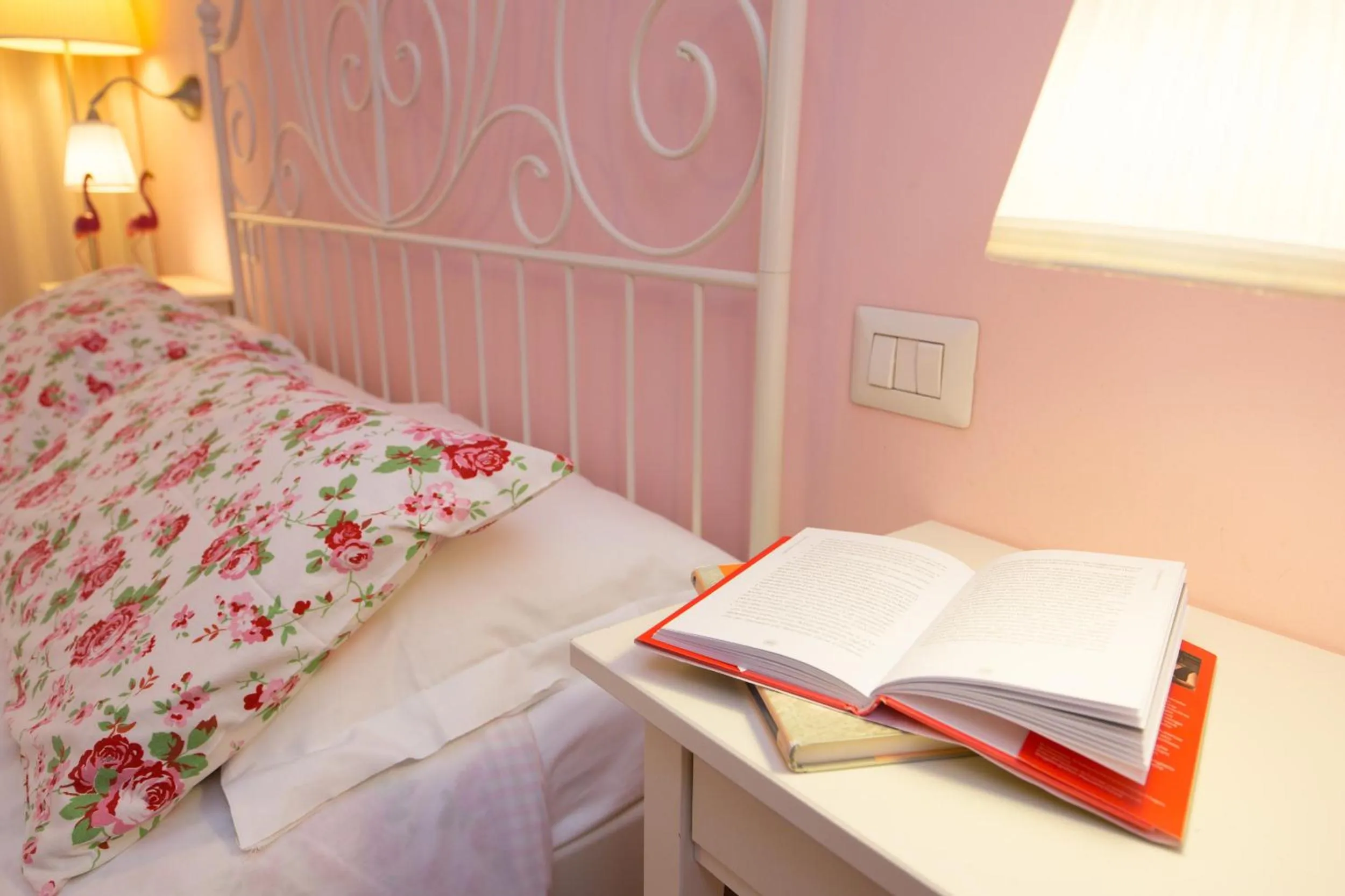 Decorative detail, Bed in Malkavacanze B&B