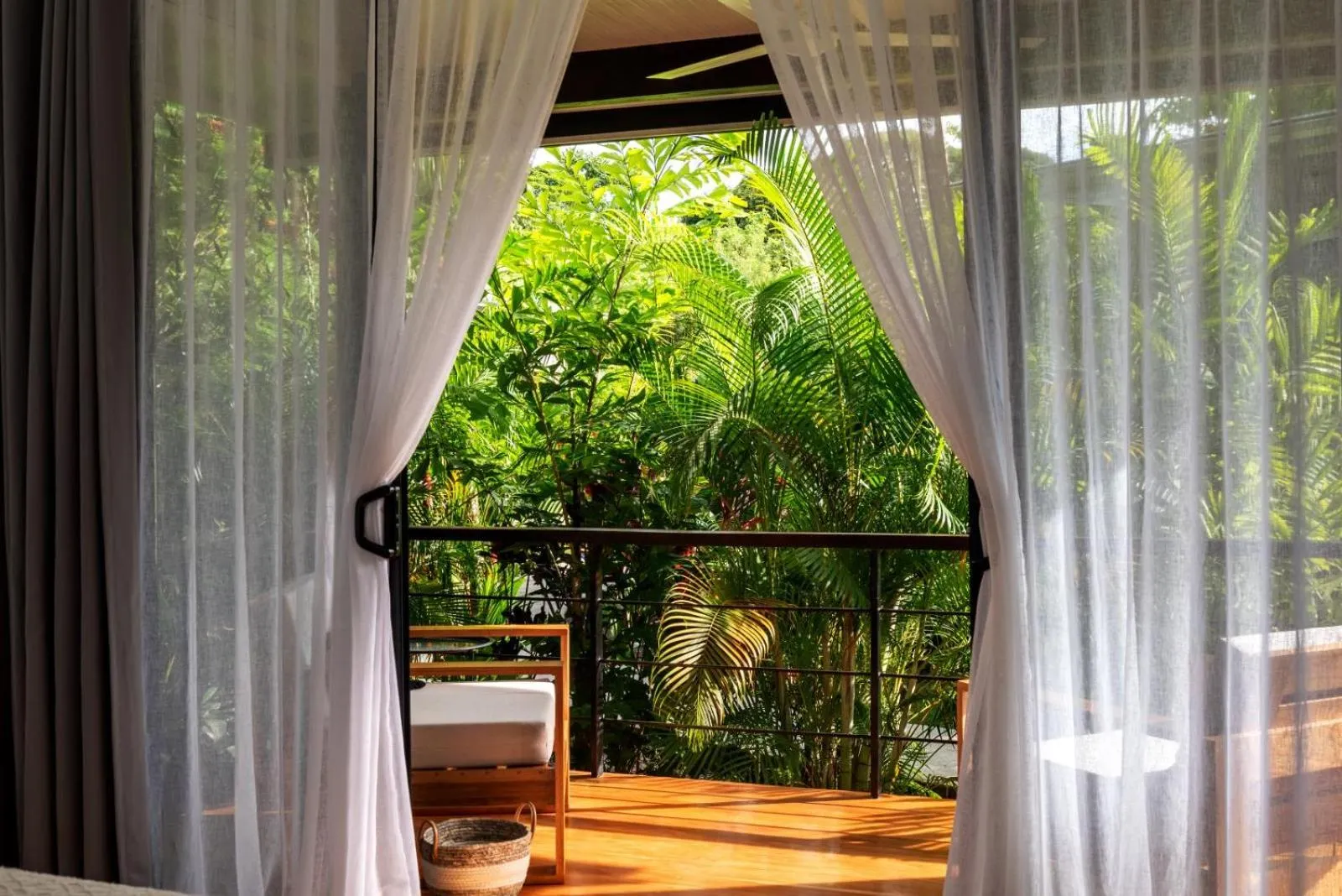 Garden view in La Prometida