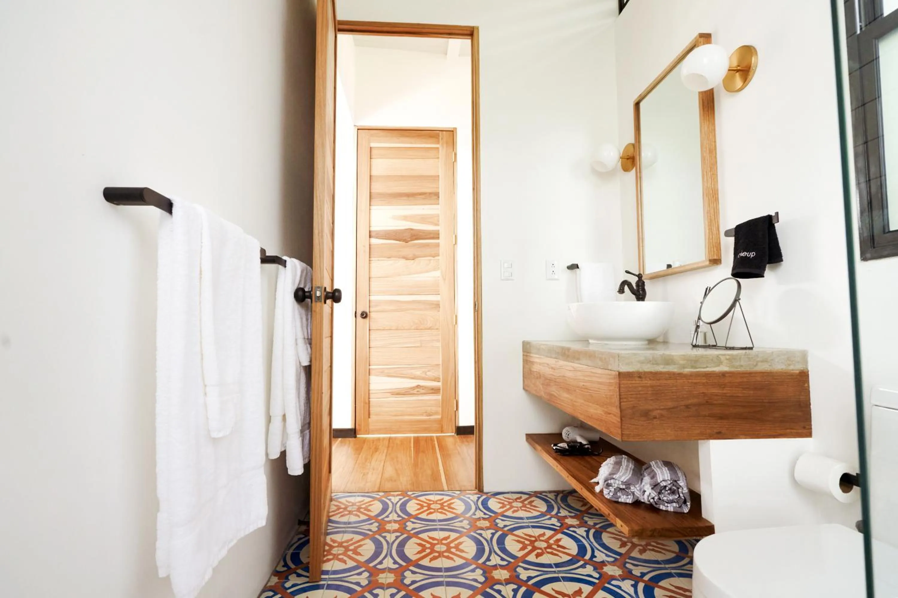 Bathroom in La Prometida