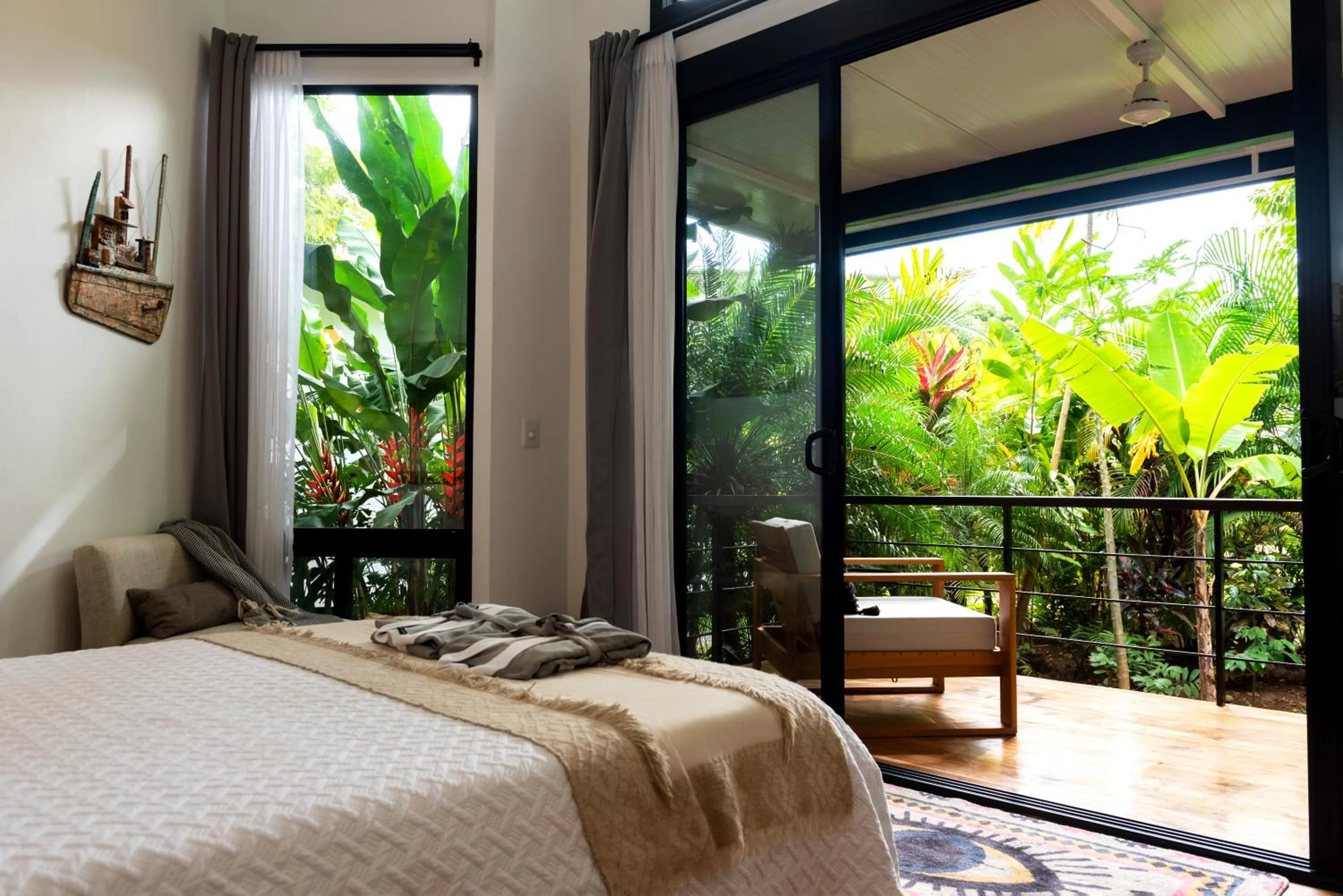 Bedroom, Bed in La Prometida