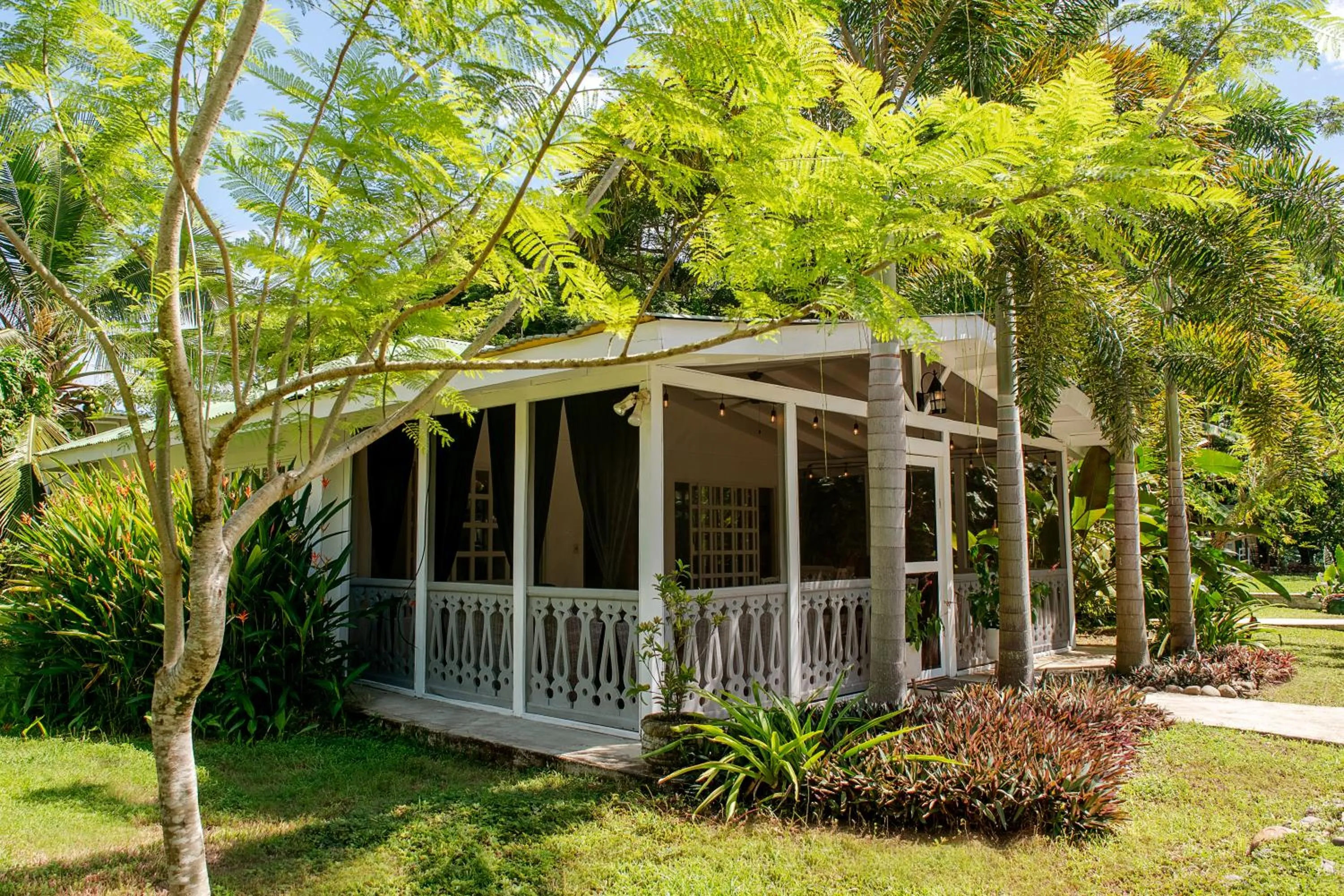 Property building in La Prometida