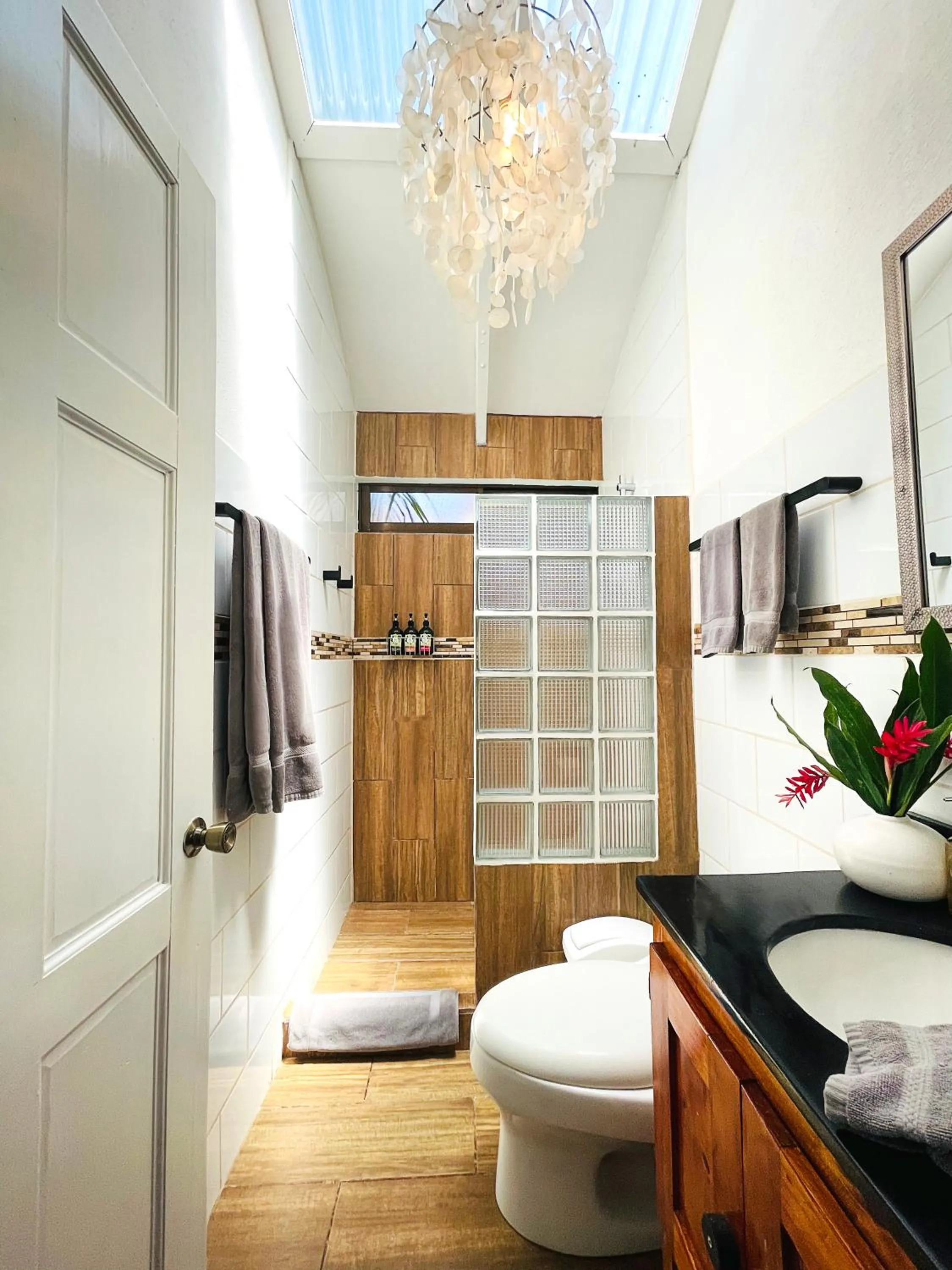 Bathroom in La Prometida