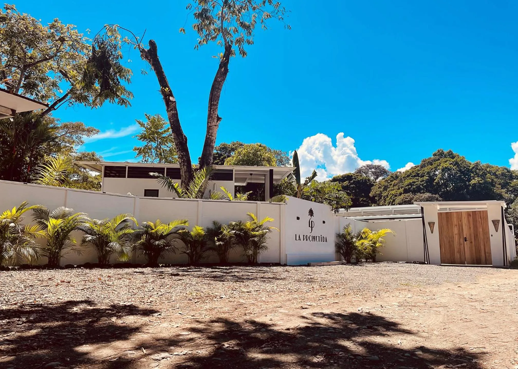 Property building in La Prometida