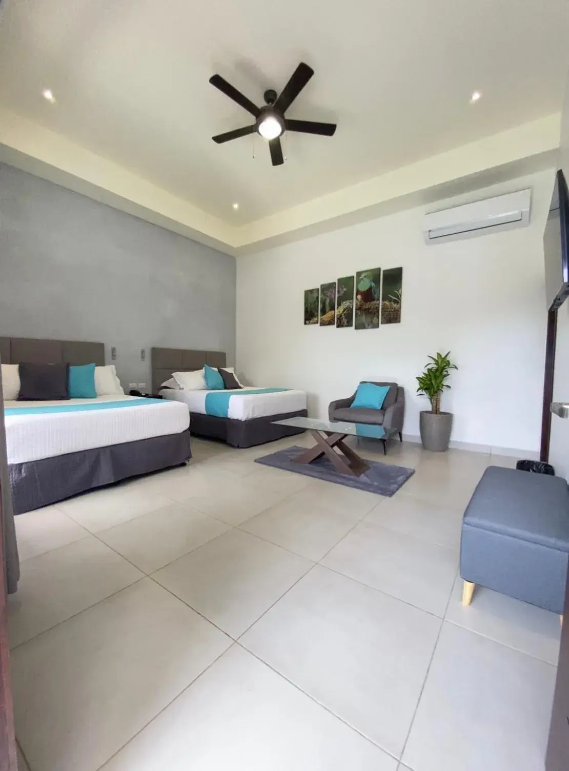 Deluxe Queen Room with Two Queen Beds in Hotel Naoz Deluxe Queen Room with Two Queen Beds in Hotel Naoz