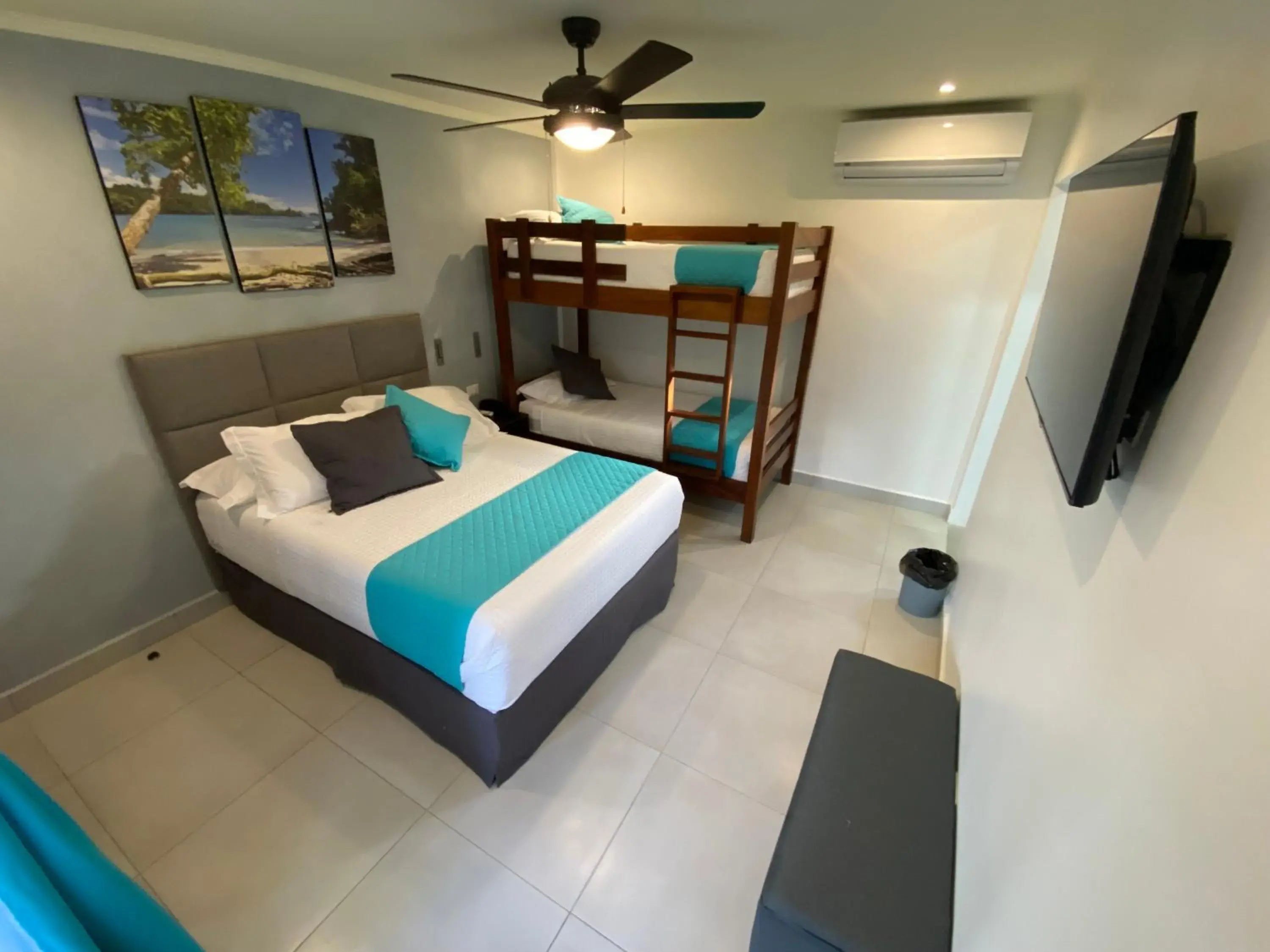 Quadruple Room in Hotel Naoz Quadruple Room in Hotel Naoz