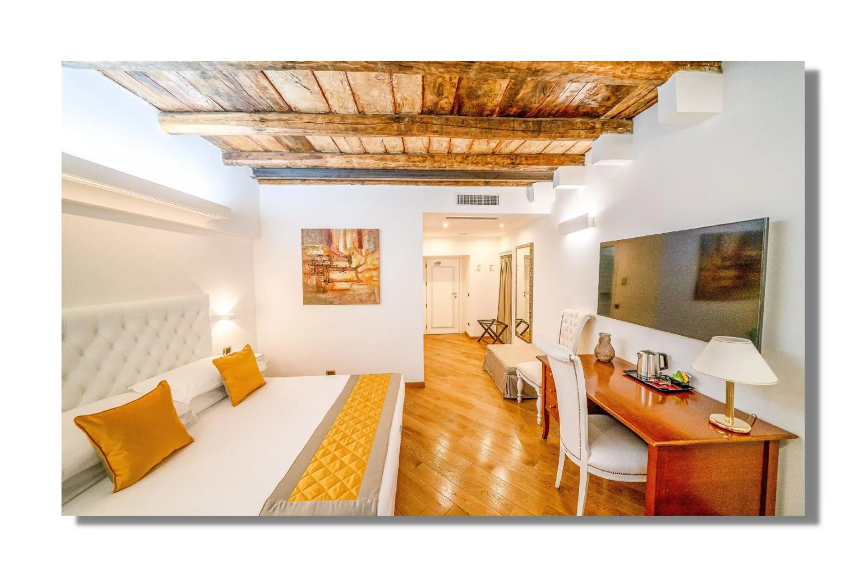 TV and multimedia, Bed in Maison Spagna Suites