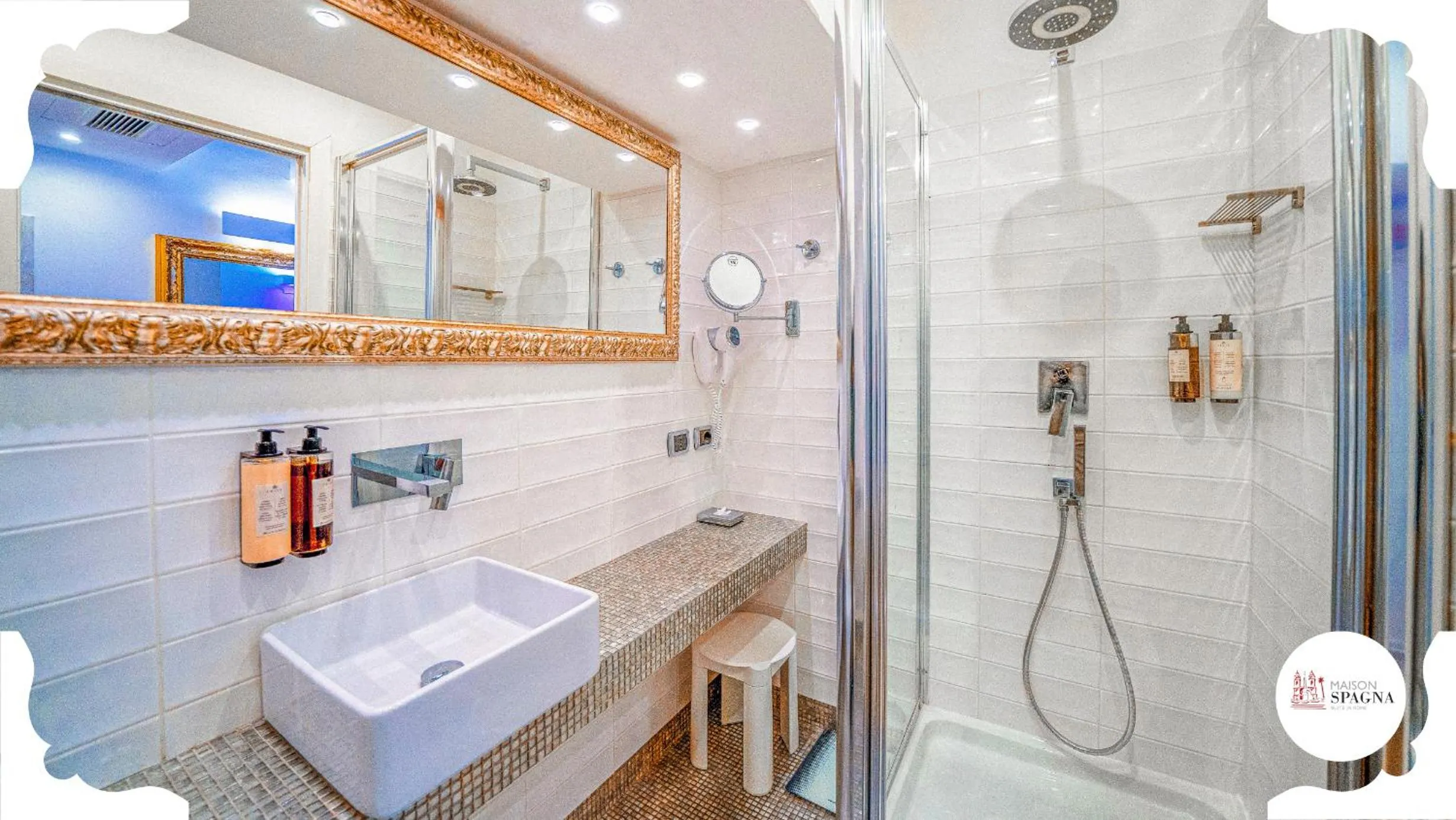 Bathroom in Maison Spagna Suites