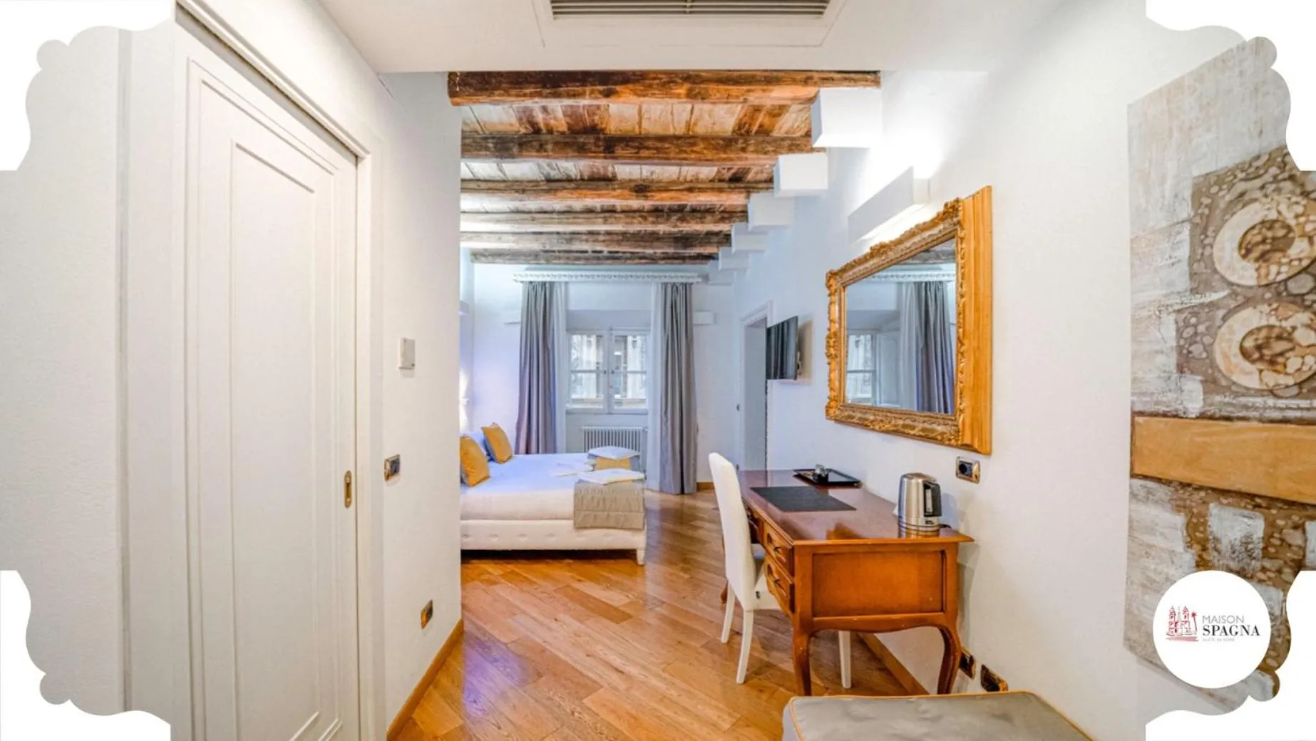 Bed in Maison Spagna Suites