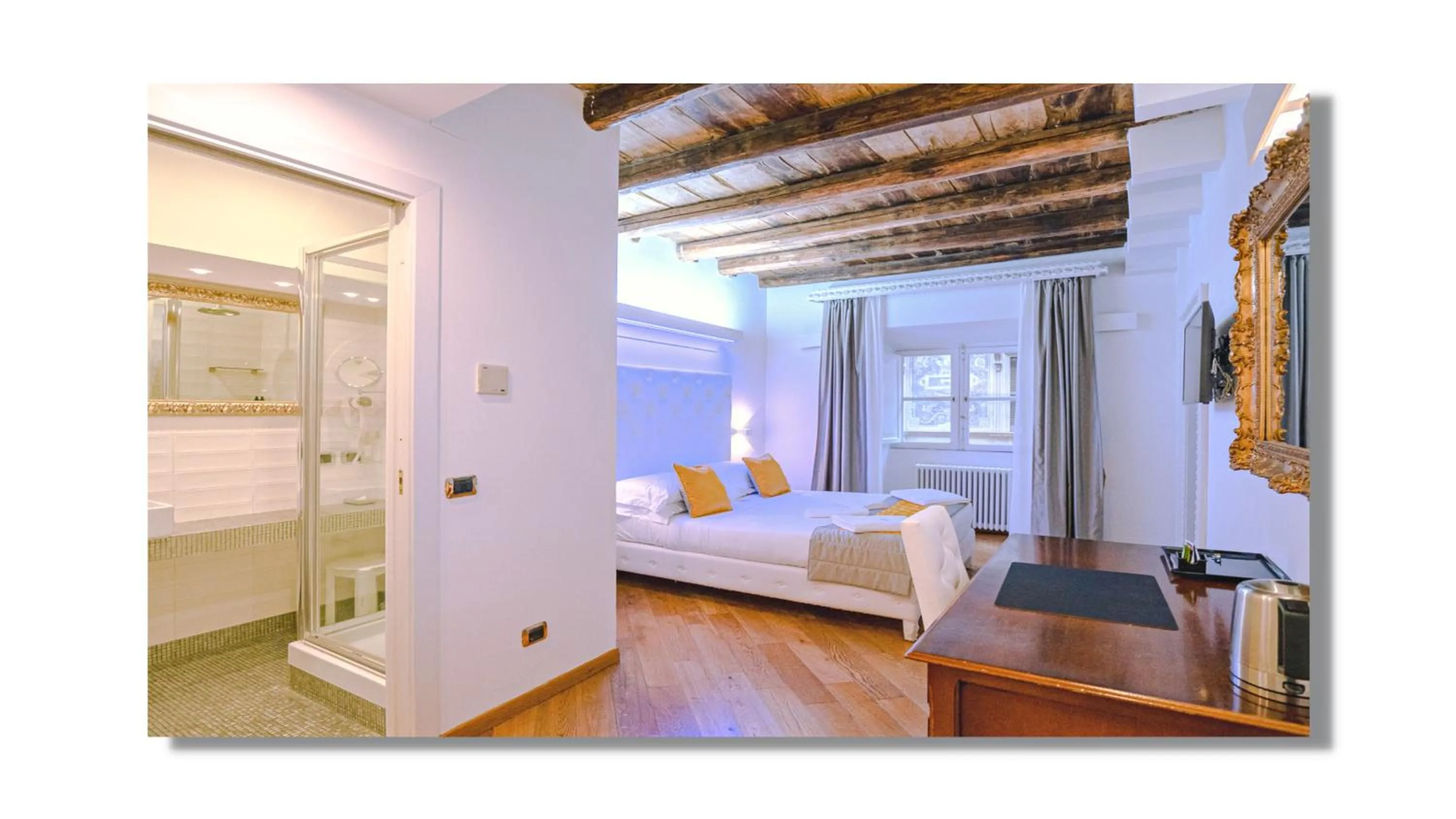 Bathroom, Bed in Maison Spagna Suites