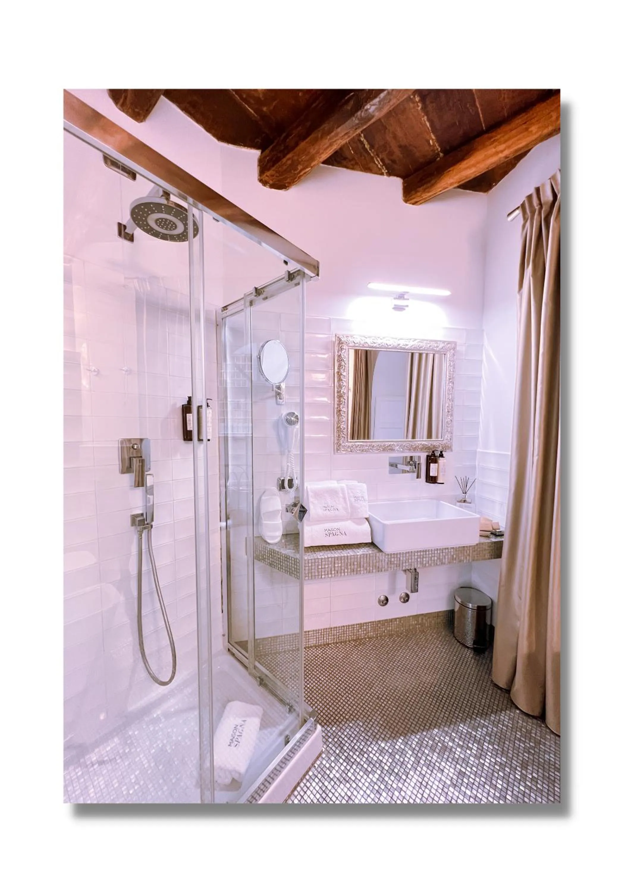 Bathroom in Maison Spagna Suites