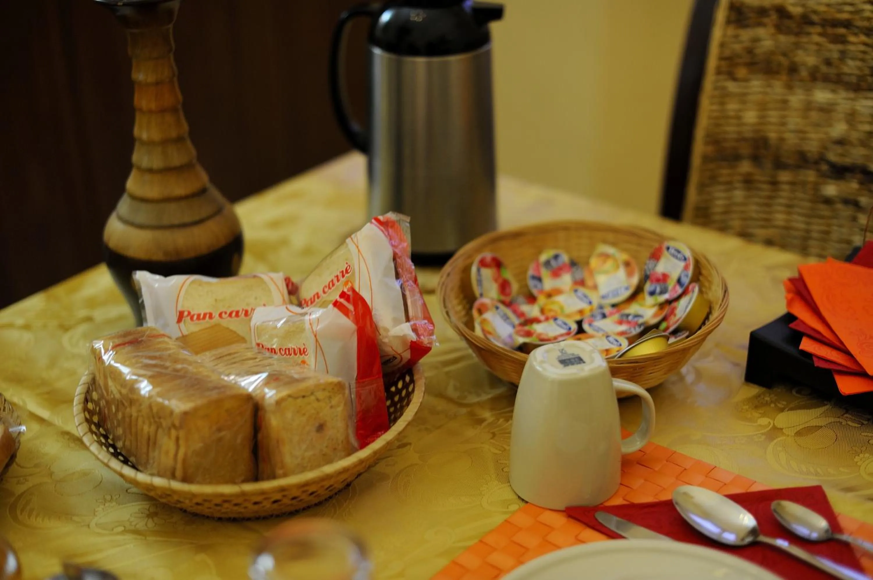 Restaurant/places to eat in La Casa Romana