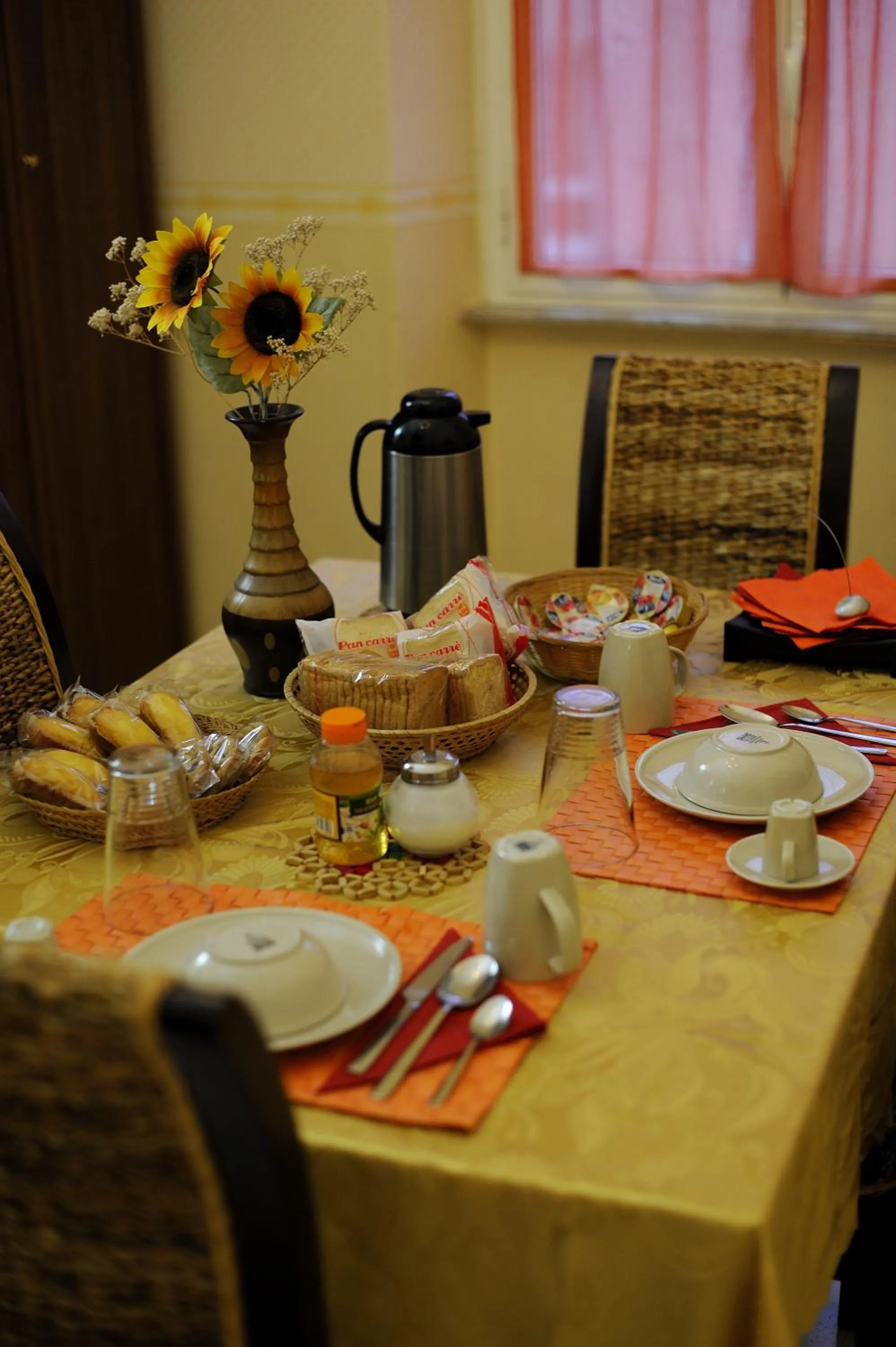 Restaurant/places to eat in La Casa Romana