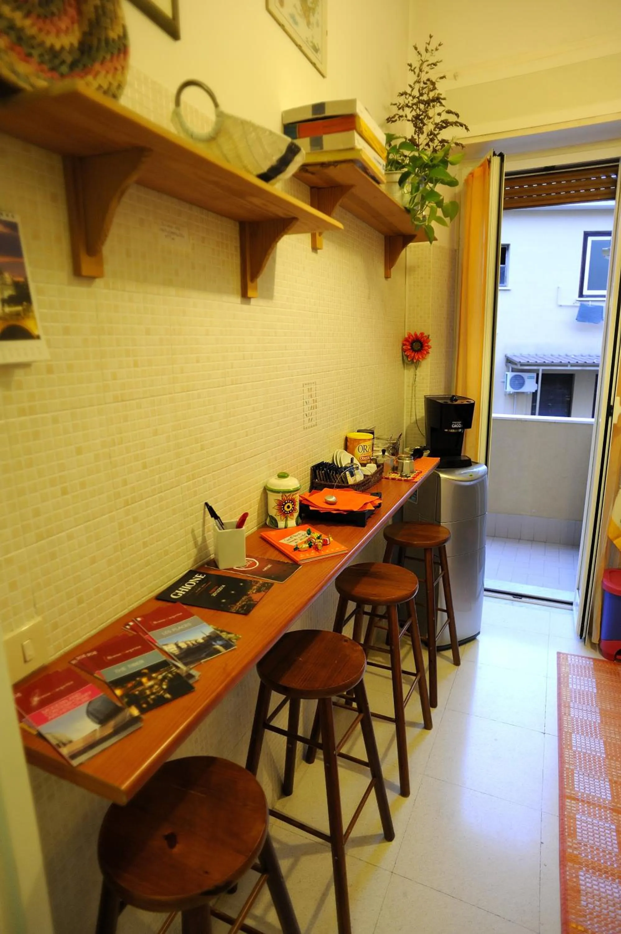 Coffee/tea facilities in La Casa Romana