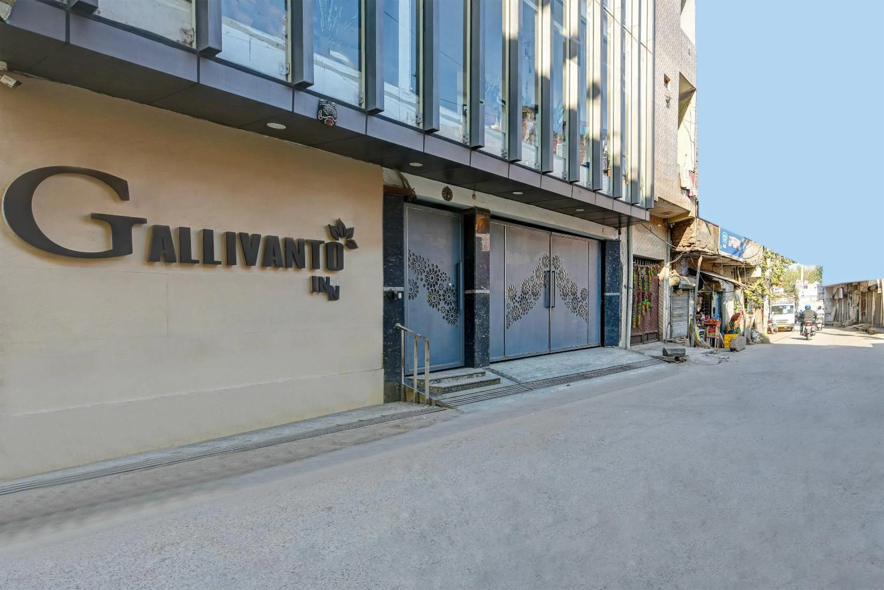 Facade/entrance in Gallivanto Inn