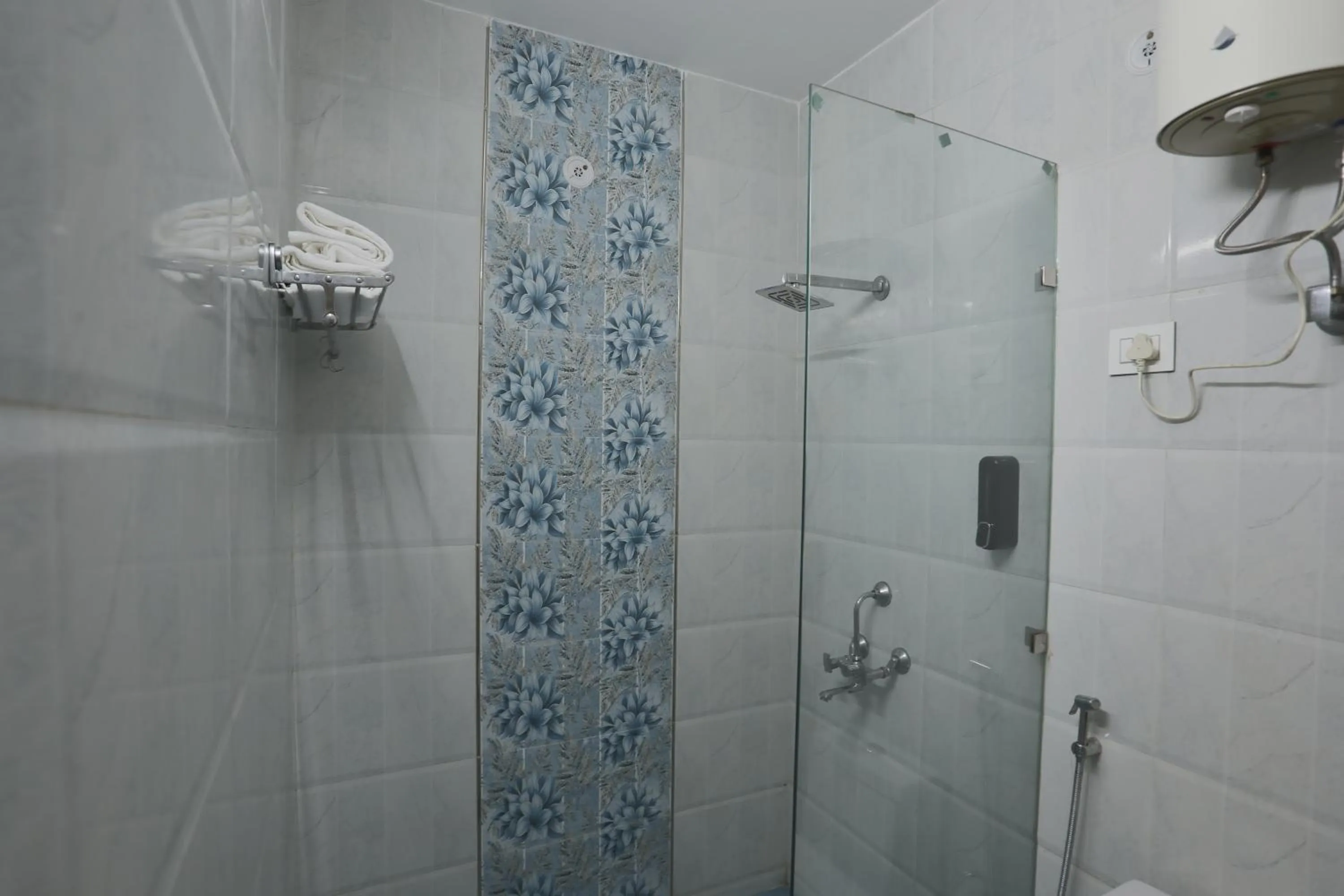 Shower in Gallivanto Inn