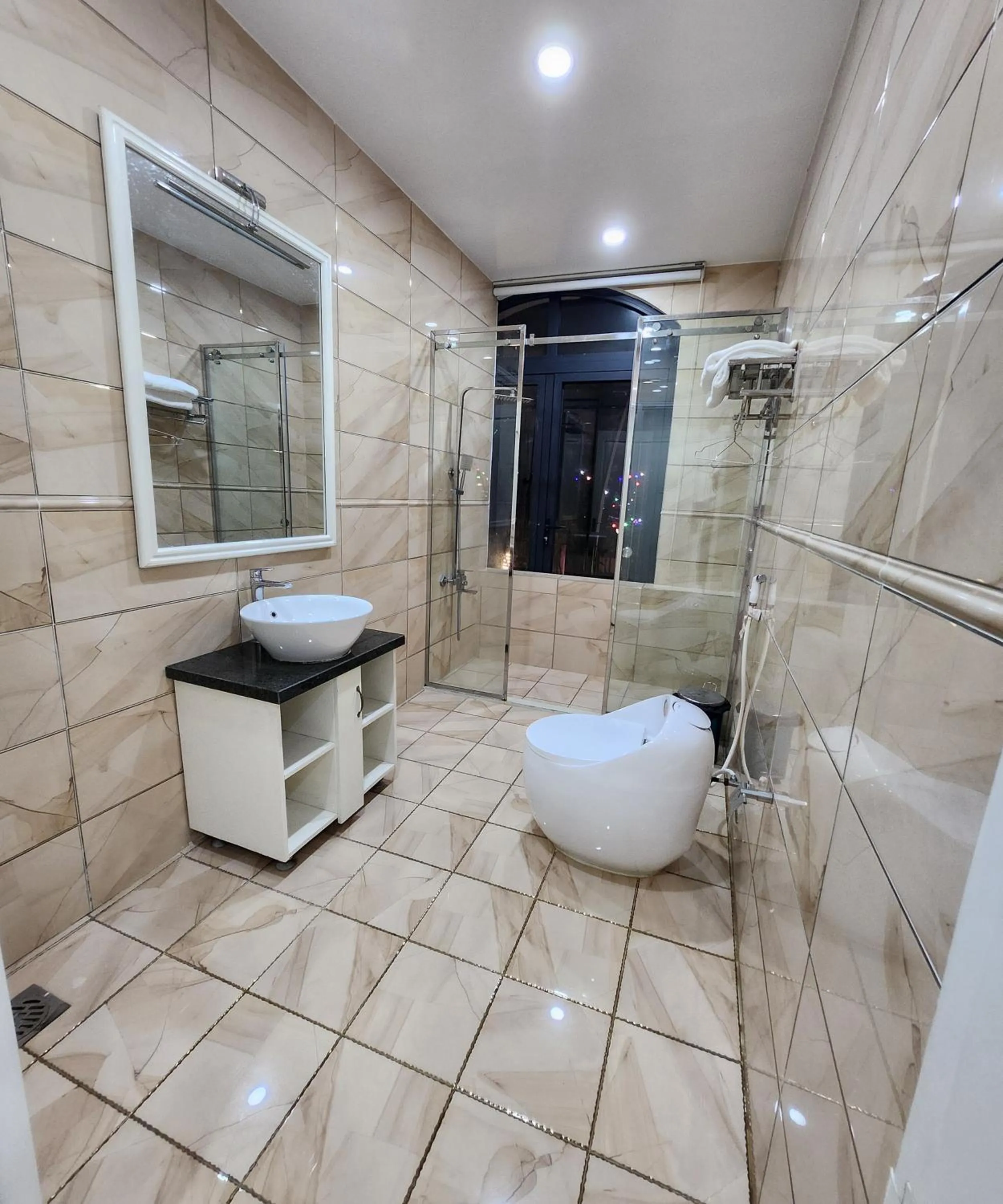 BREAKING DAWN- TAEYANG Hotel Phú Quốc