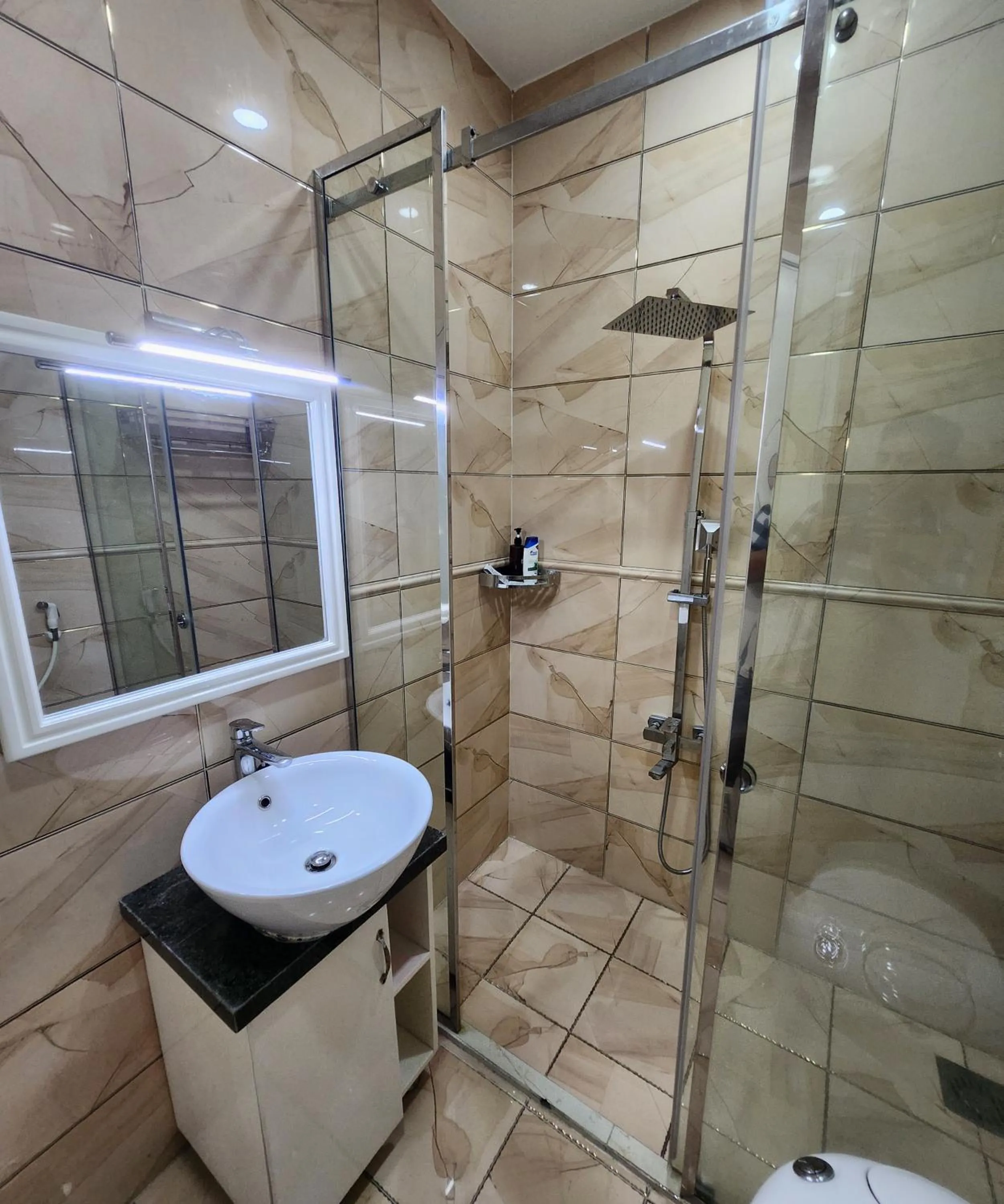 Shower in BREAKING DAWN- TAEYANG Hotel Phú Quốc