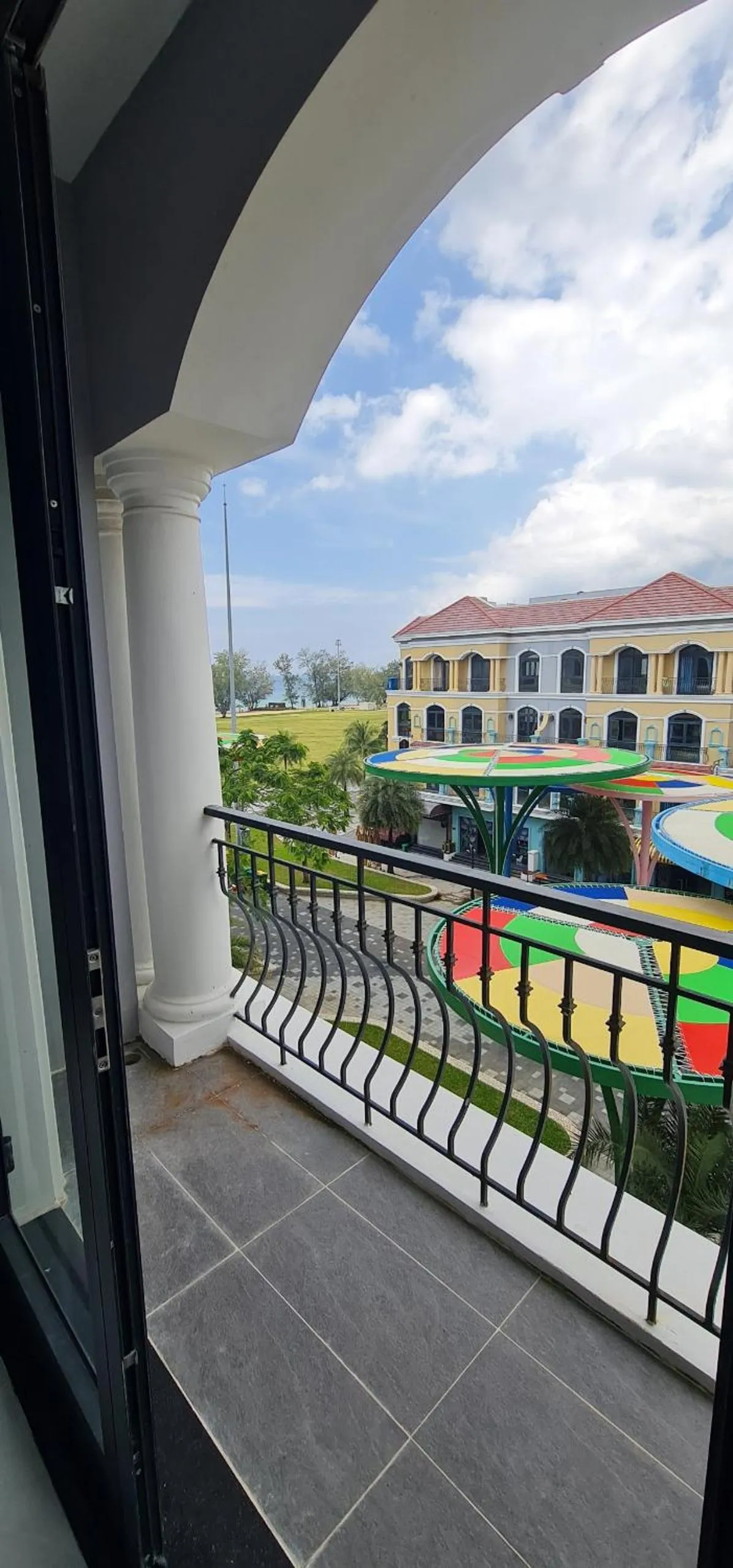 BREAKING DAWN- TAEYANG Hotel Phú Quốc