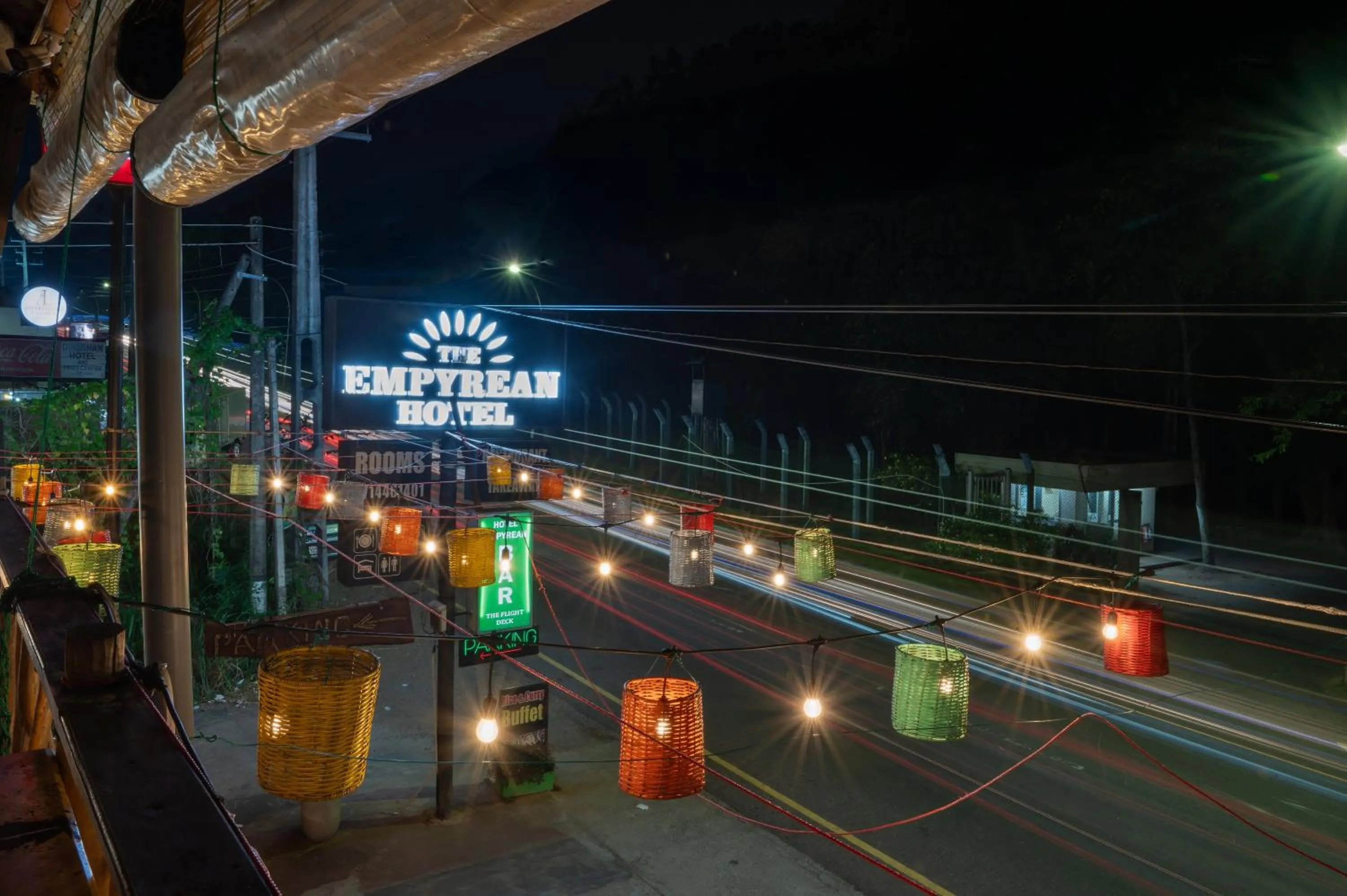 Restaurant/places to eat in The Empyrean Airport Transit Hotel