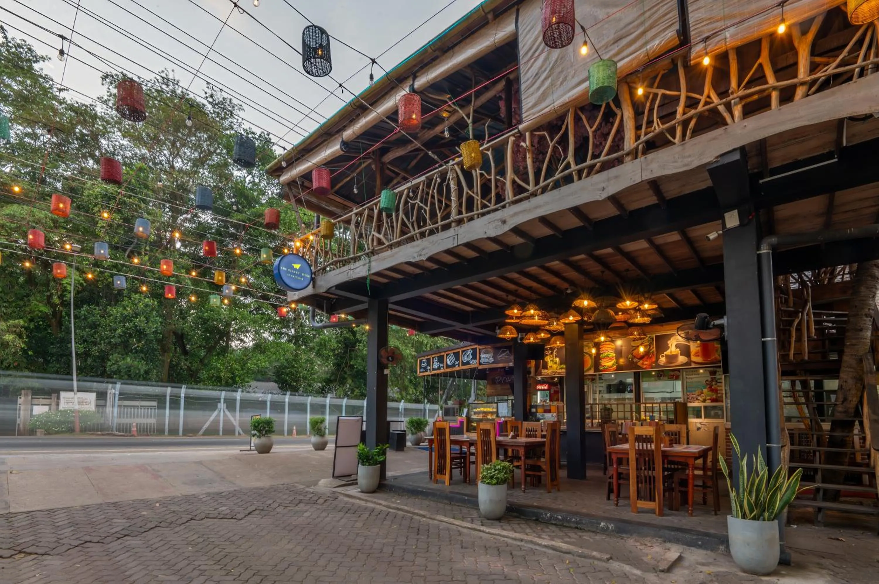 Restaurant/places to eat in The Empyrean Airport Transit Hotel