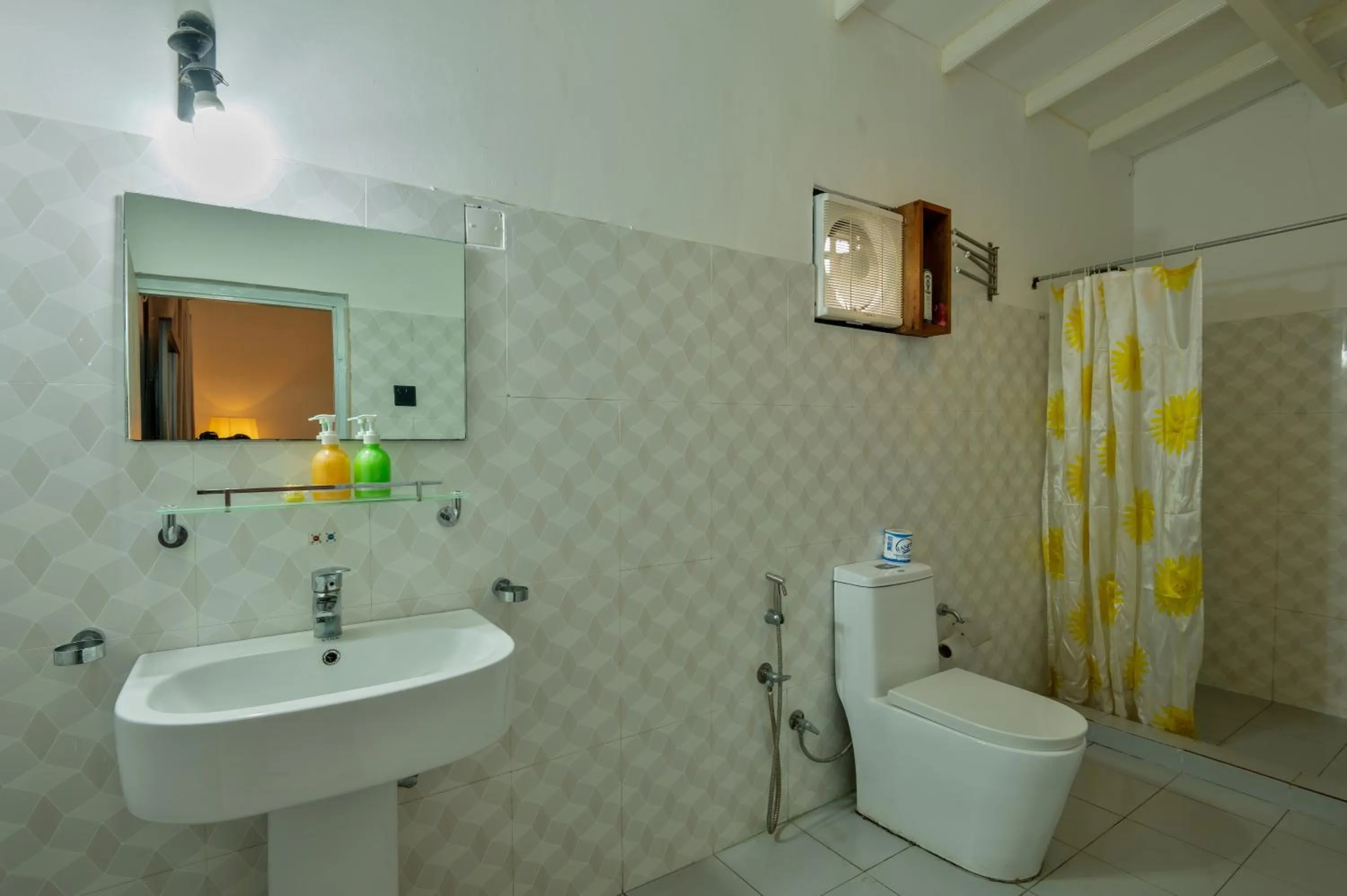 Bath in The Empyrean Airport Transit Hotel