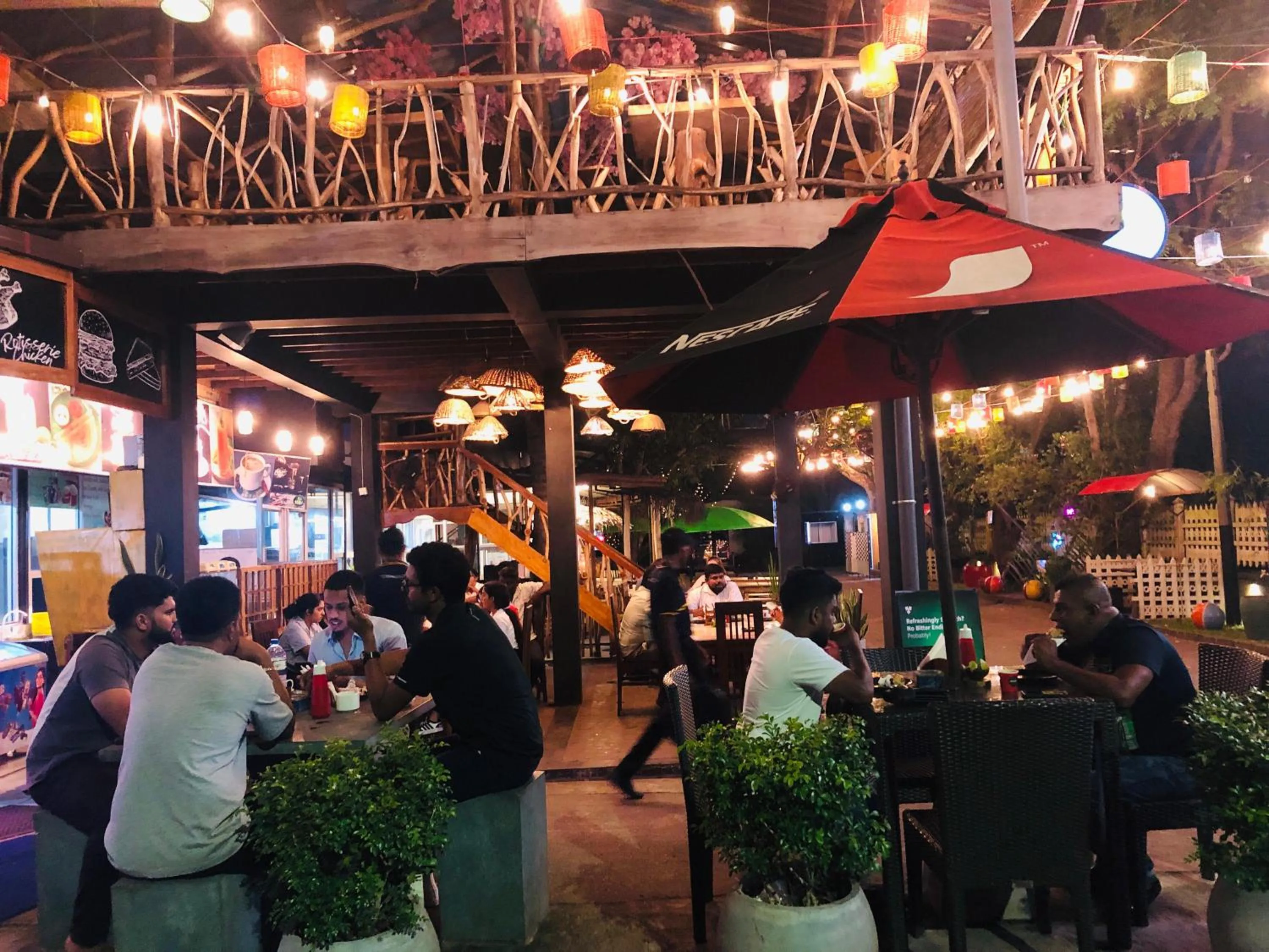 Restaurant/places to eat in The Empyrean Airport Transit Hotel