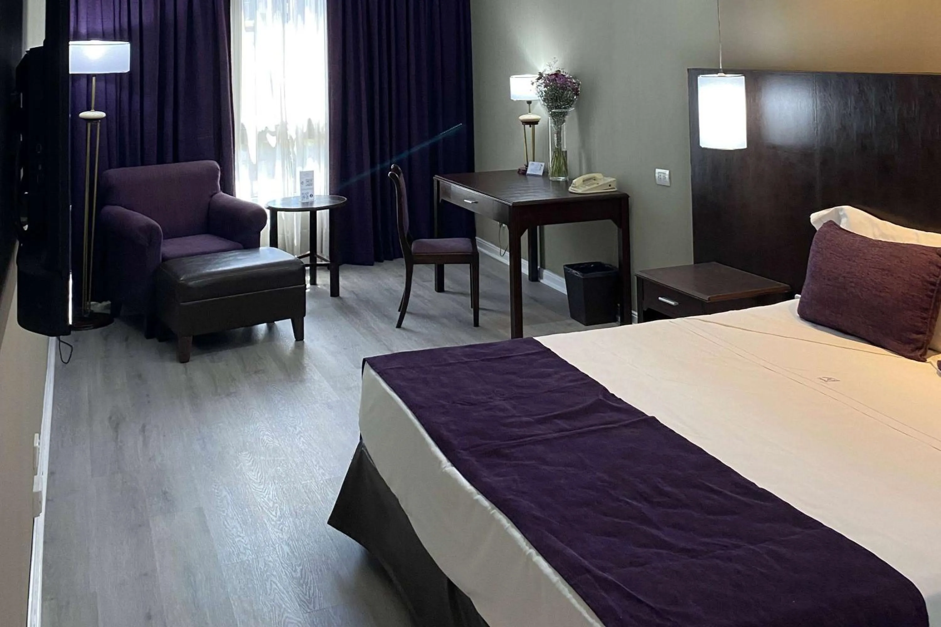 Photo of the whole room, Bed in Howard Johnson Plaza by Wyndham Buenos Aires Florida Street