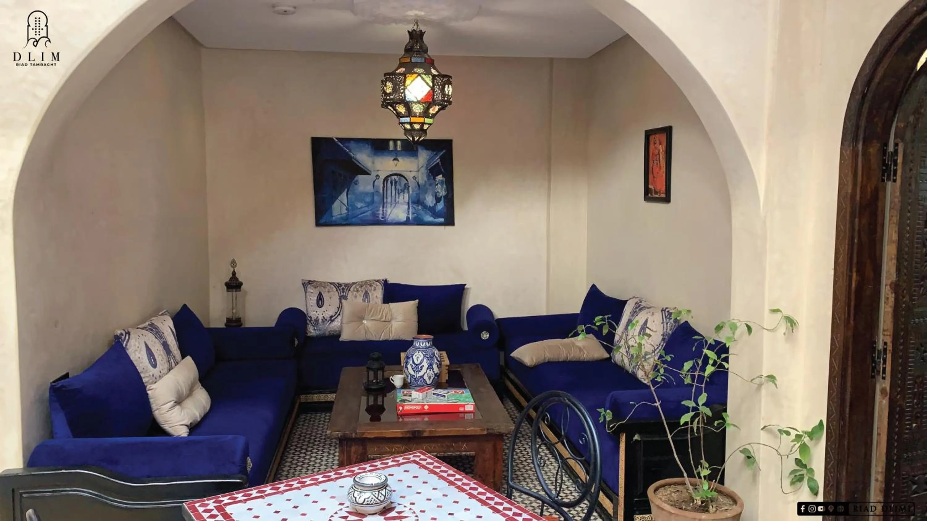 Communal lounge/ TV room in Auberge RIAD DLIM Tamraght