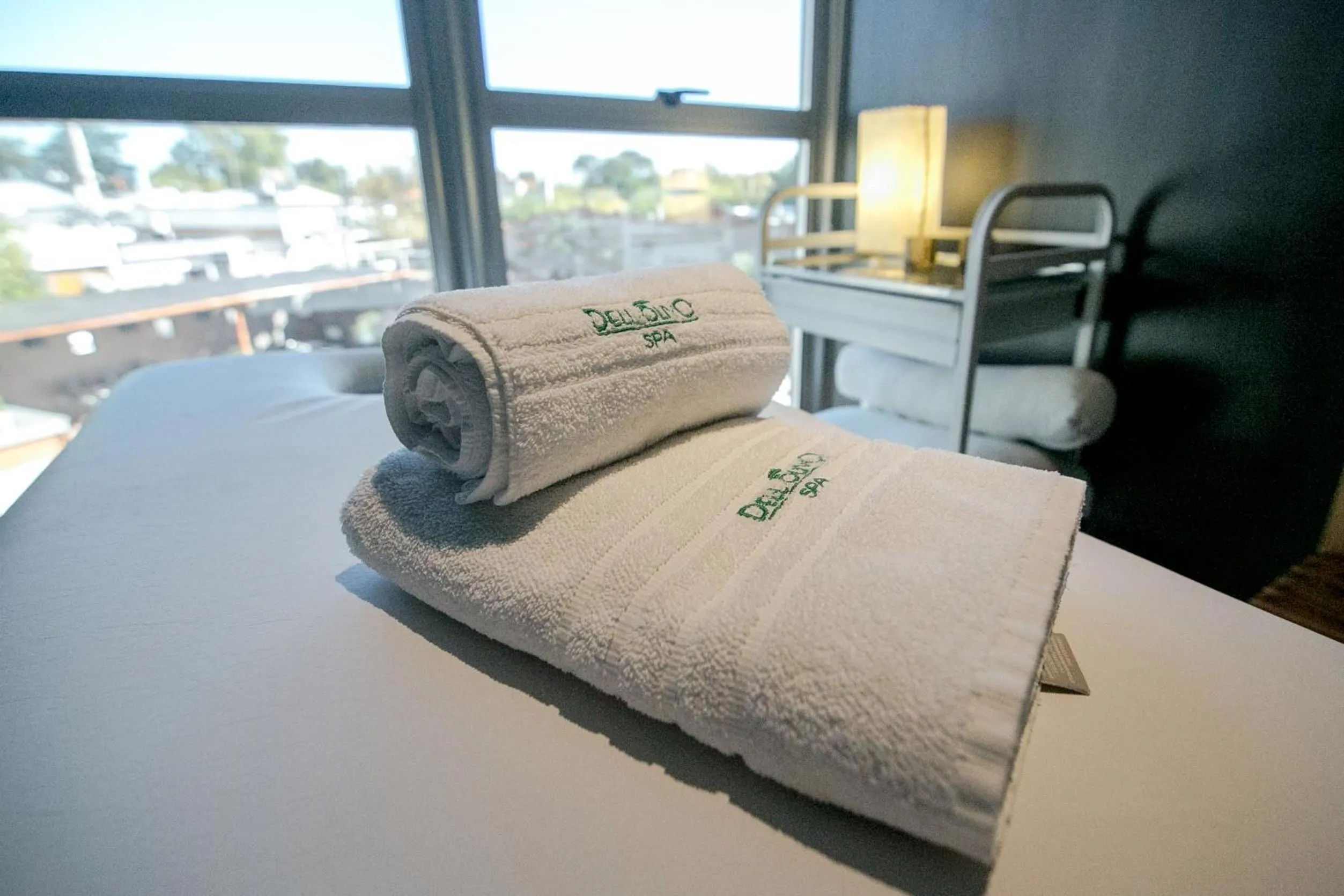 Massage, Bed in Hotel Tower Inn & Suites