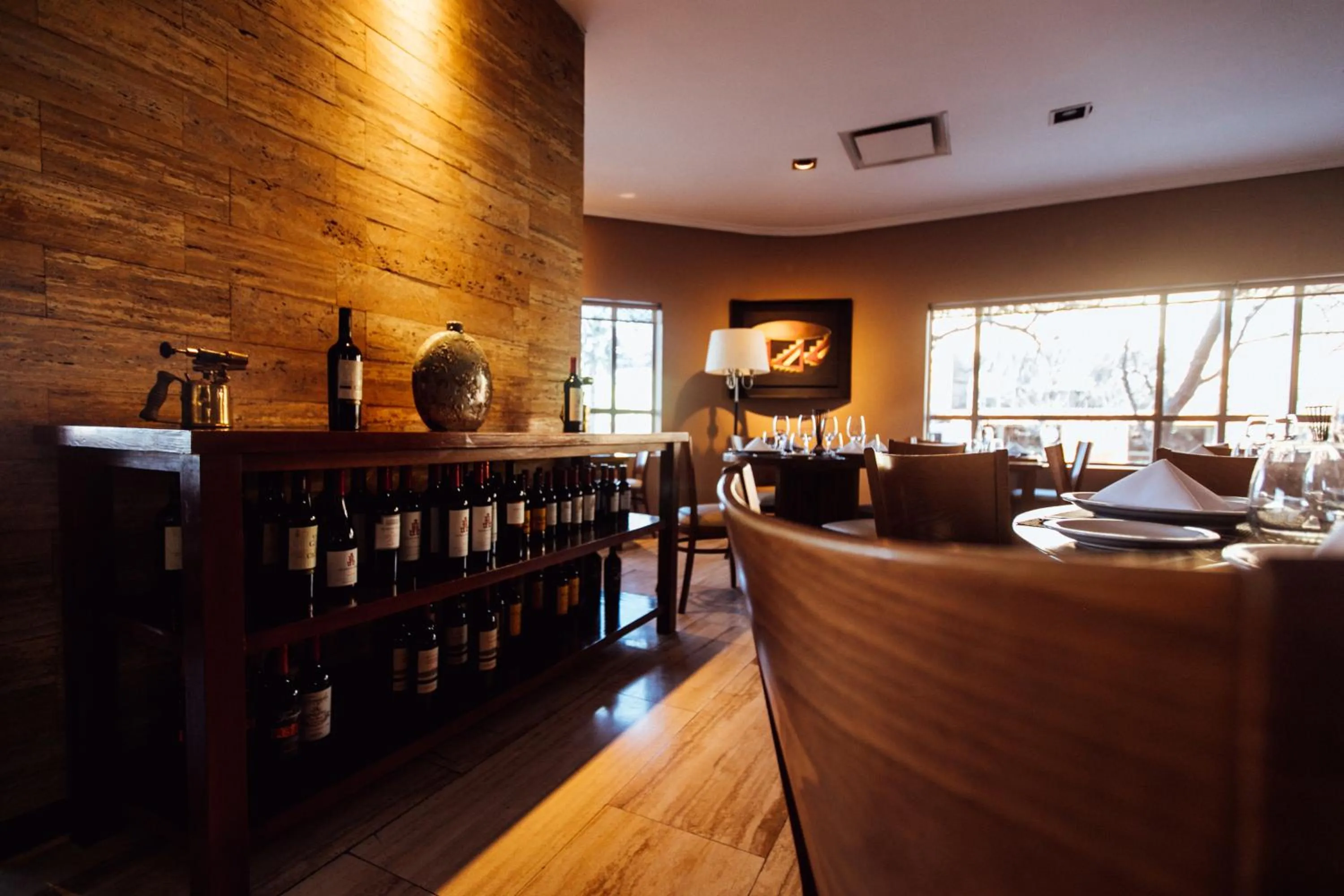 Restaurant/places to eat in Hotel Tower Inn & Suites