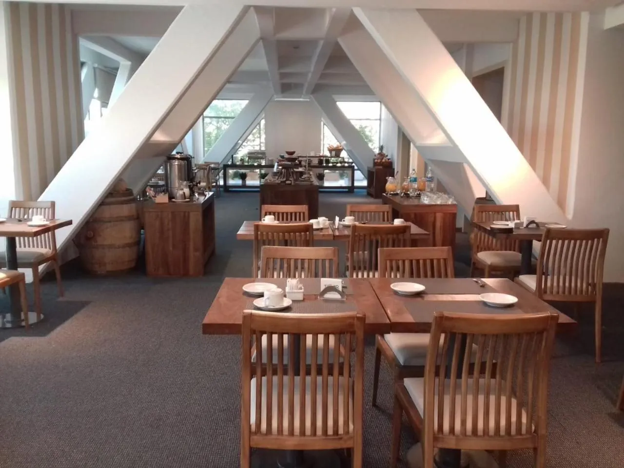 Restaurant/places to eat in Hotel Tower Inn & Suites