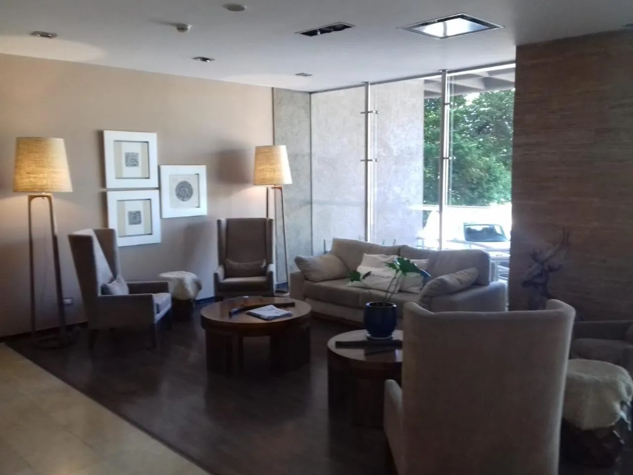Living room in Hotel Tower Inn & Suites