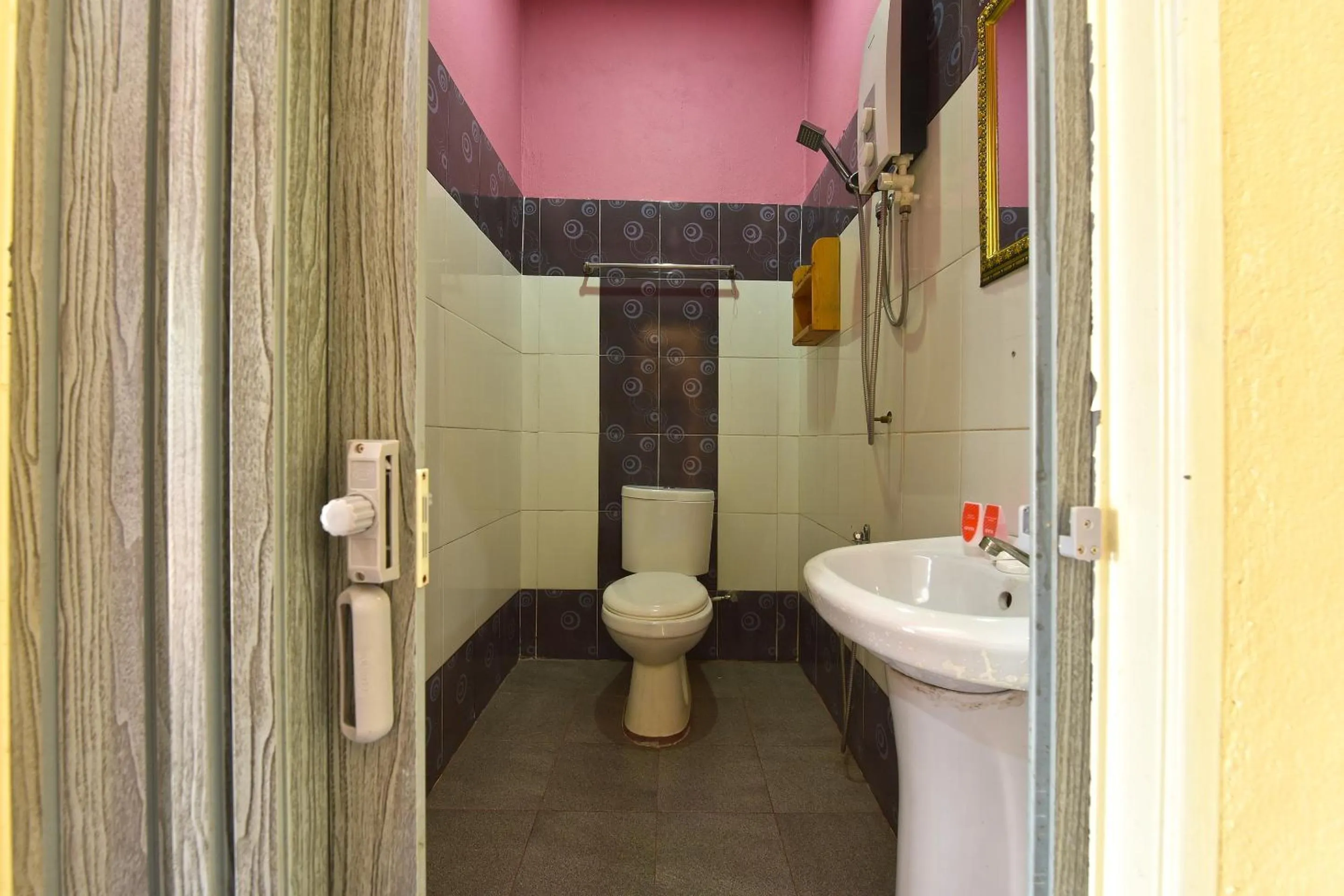 Bathroom in Hotel O Awan Biru Motel