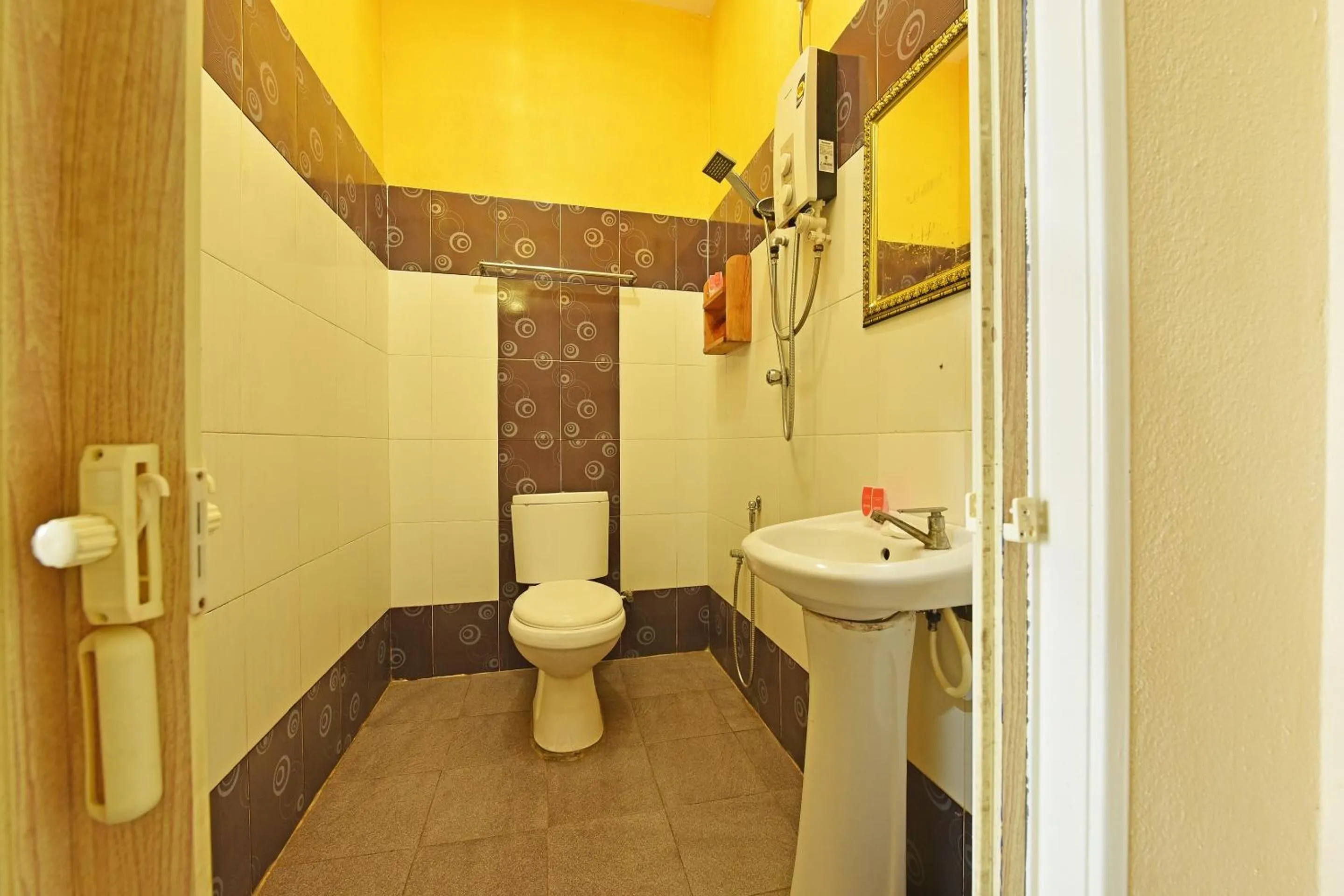 Bathroom in Hotel O Awan Biru Motel