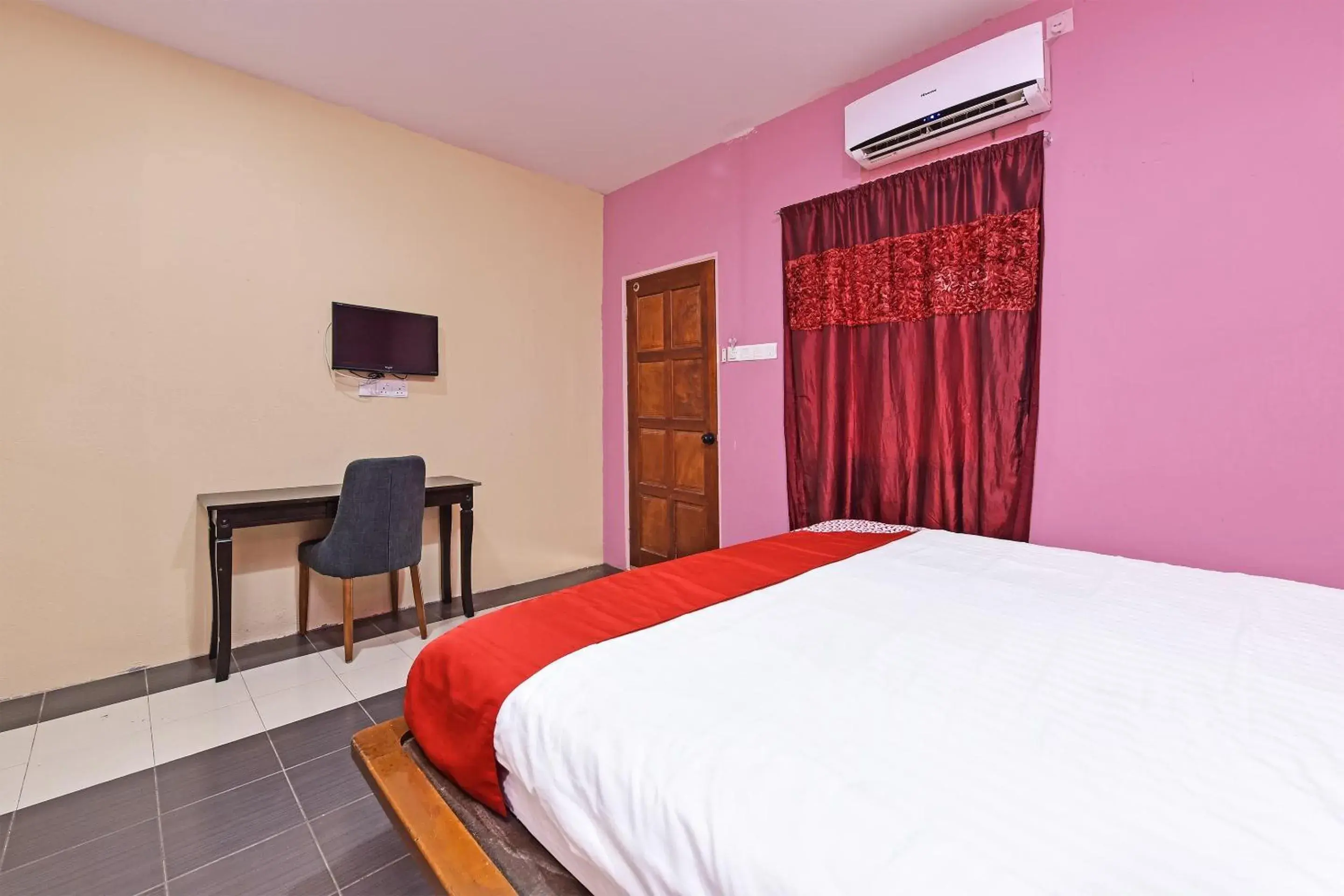 Standard King Room in Hotel O Awan Biru Motel Standard King Room in Hotel O Awan Biru Motel