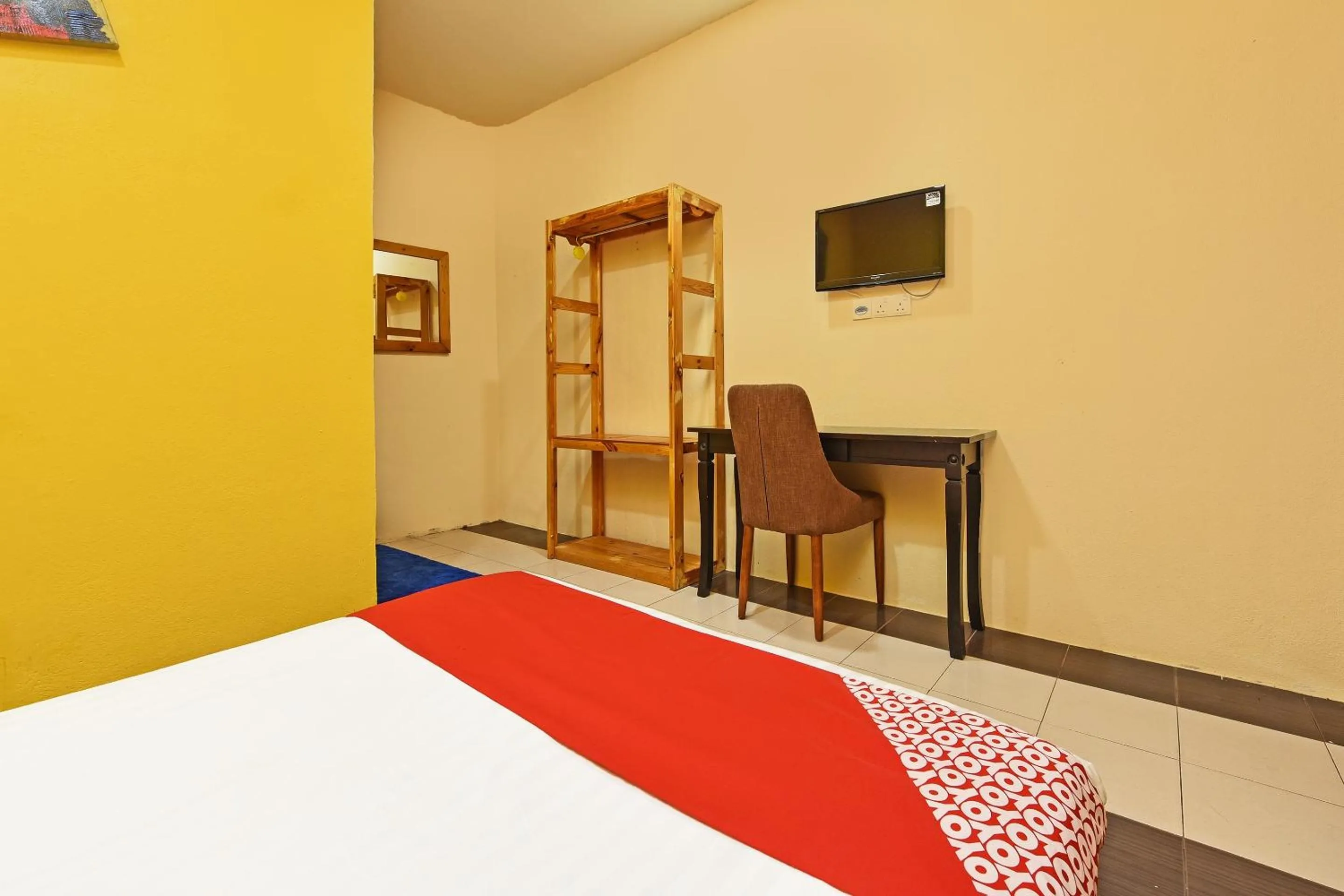 Bedroom, Bed in Hotel O Awan Biru Motel