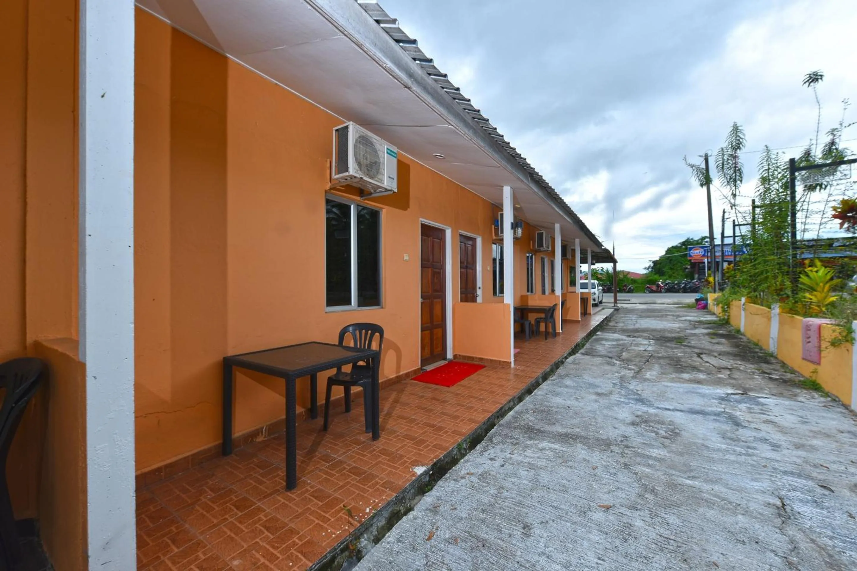 Lobby or reception in Hotel O Awan Biru Motel