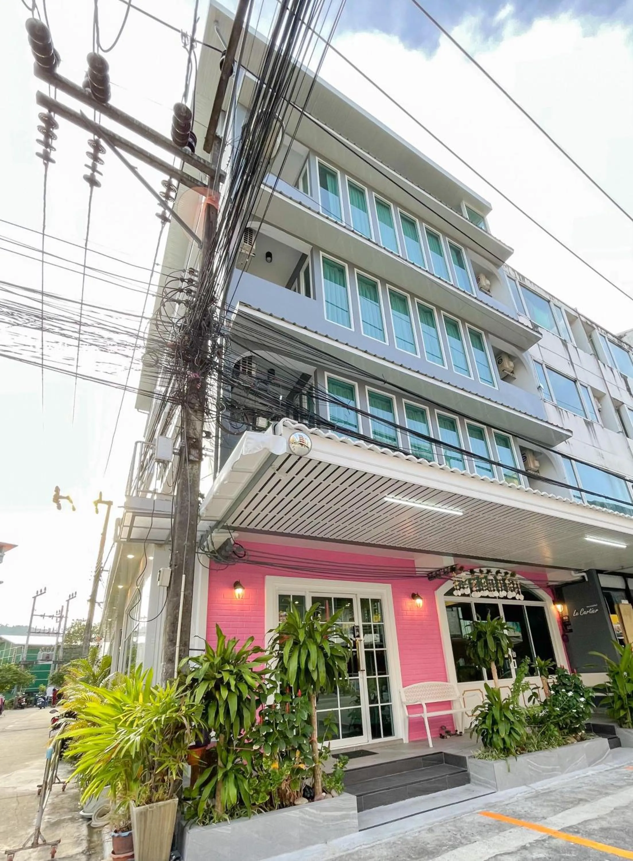 Property building in Le Cartier