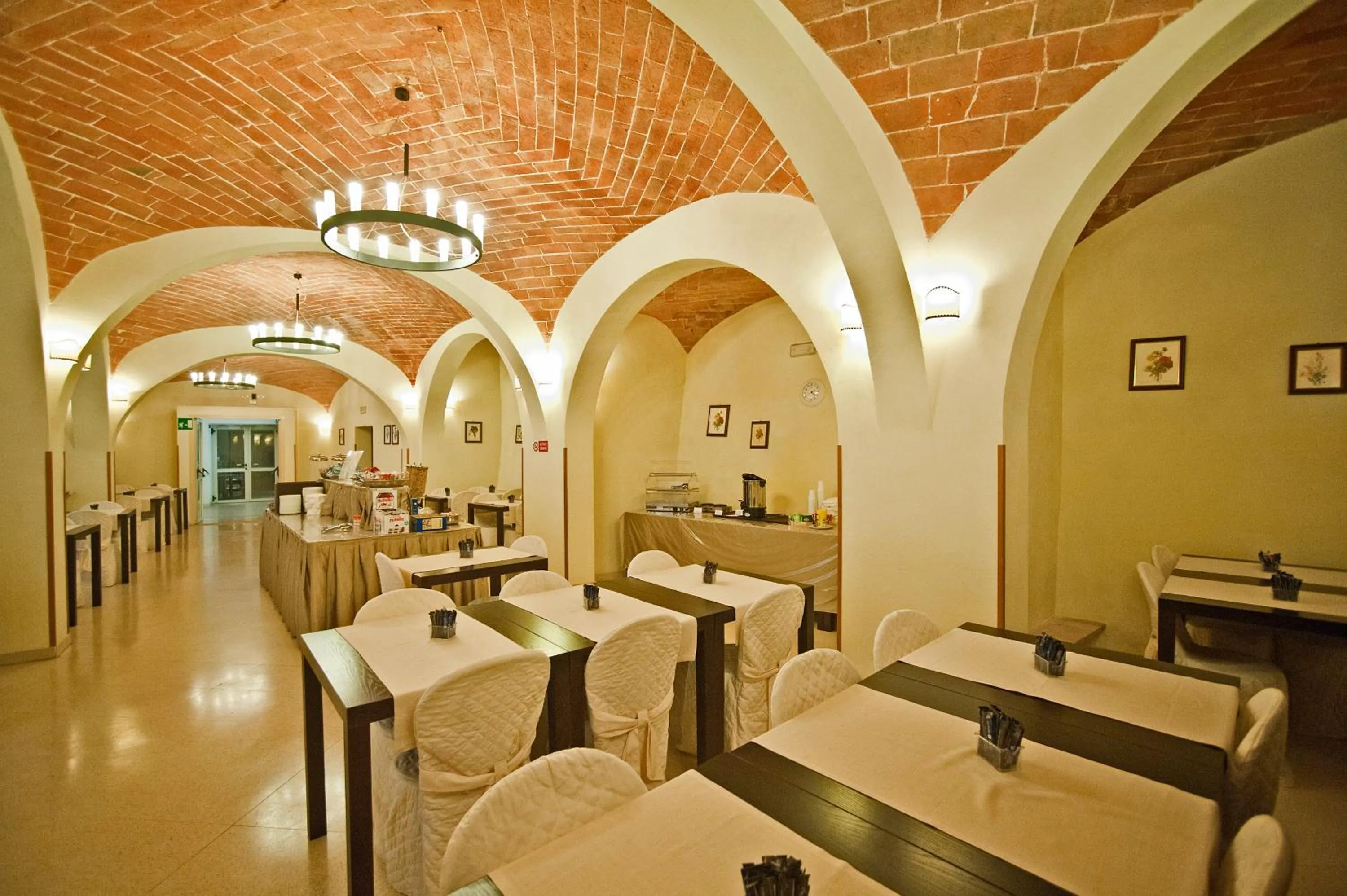 Restaurant/places to eat in Hotel Alma Domus