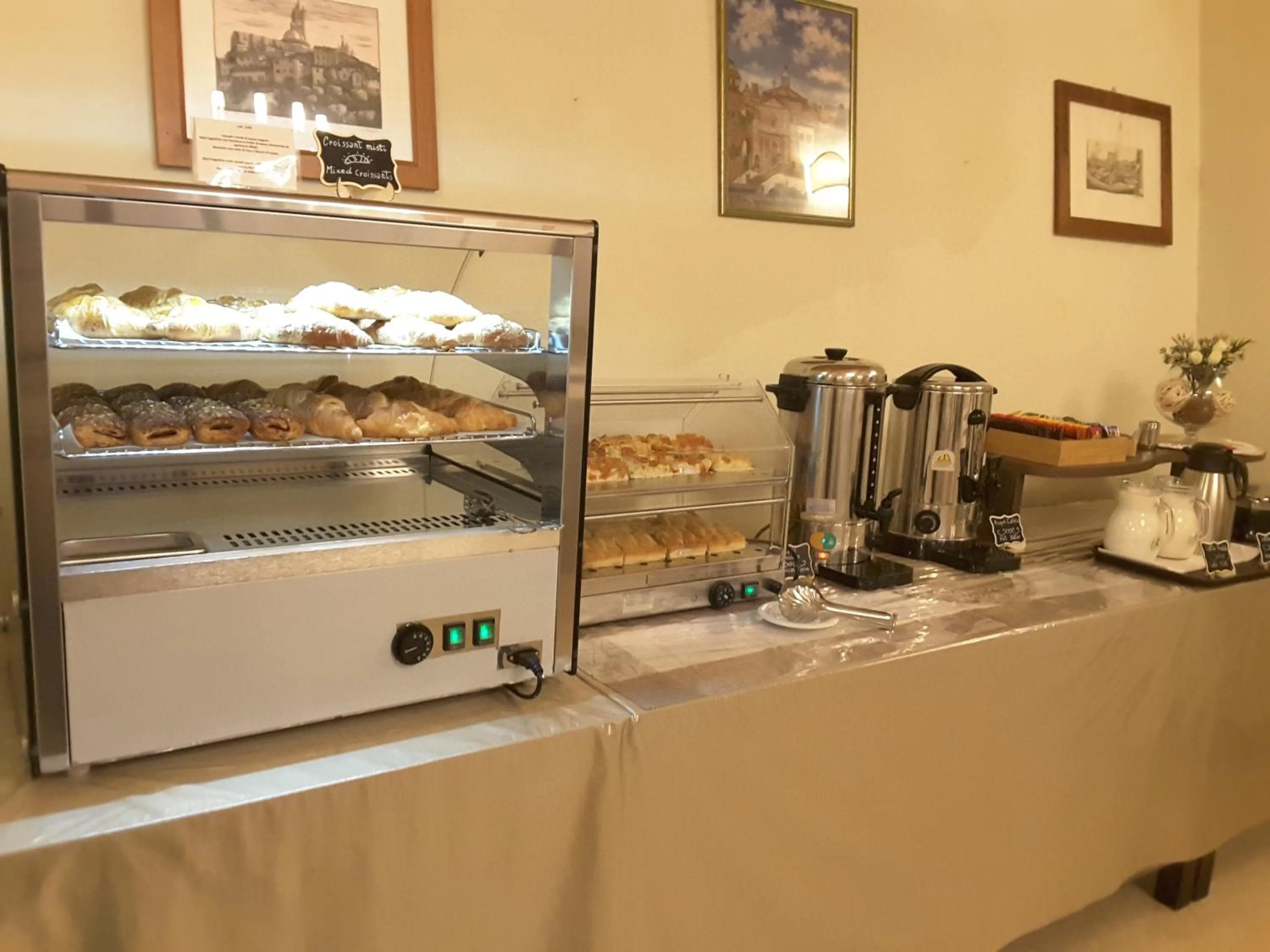 Breakfast in Hotel Alma Domus