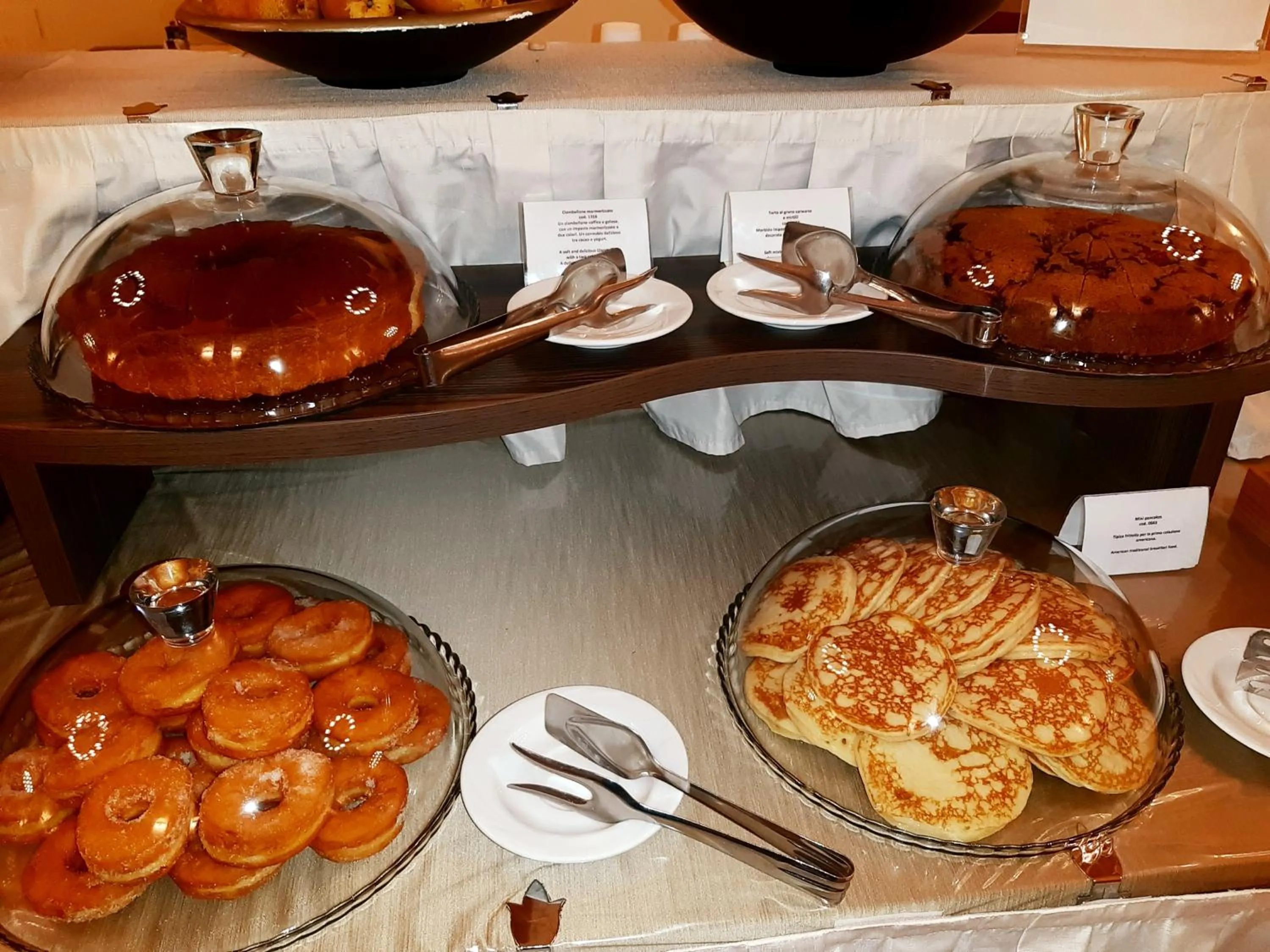 Breakfast in Hotel Alma Domus