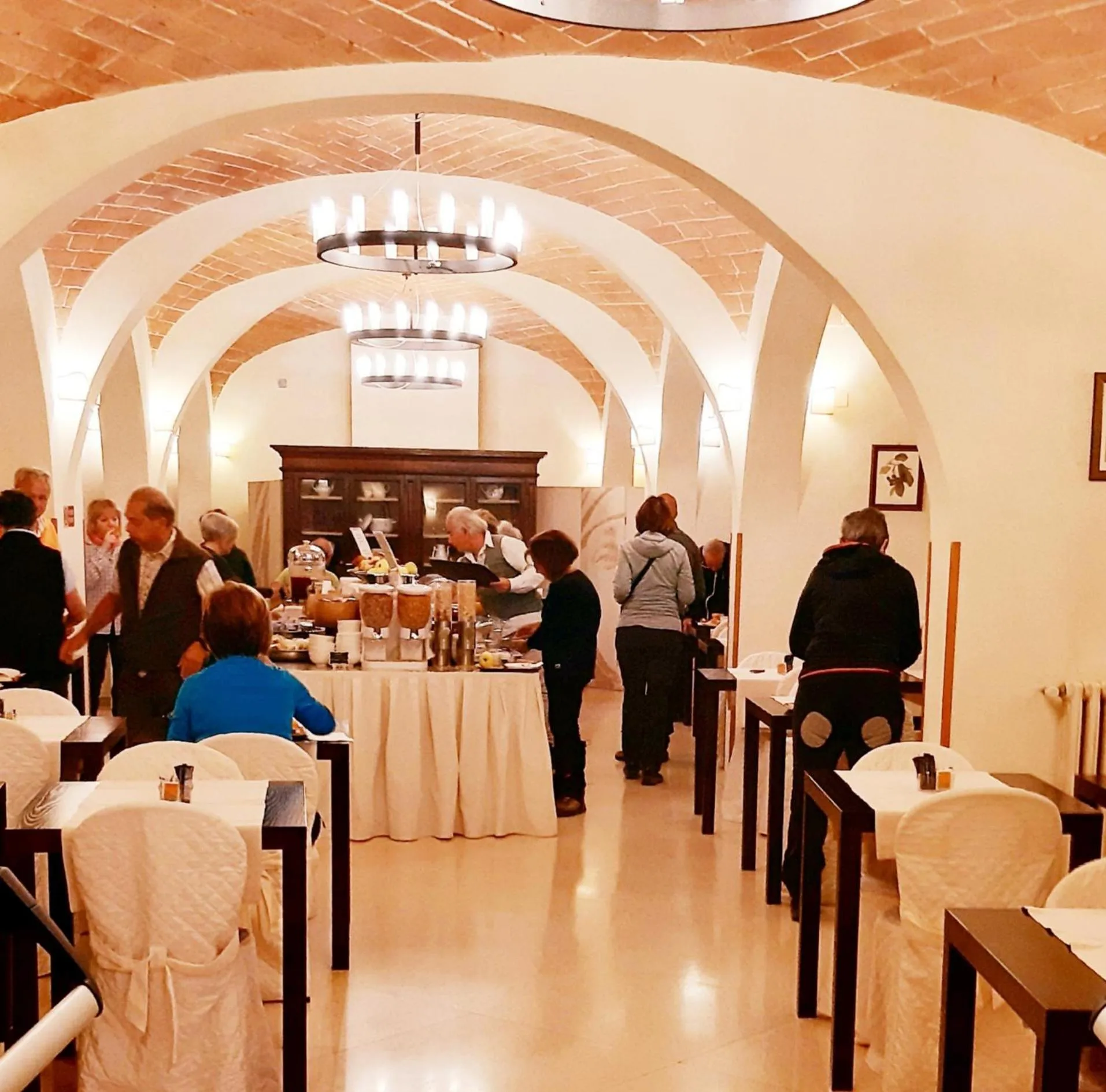 Breakfast in Hotel Alma Domus